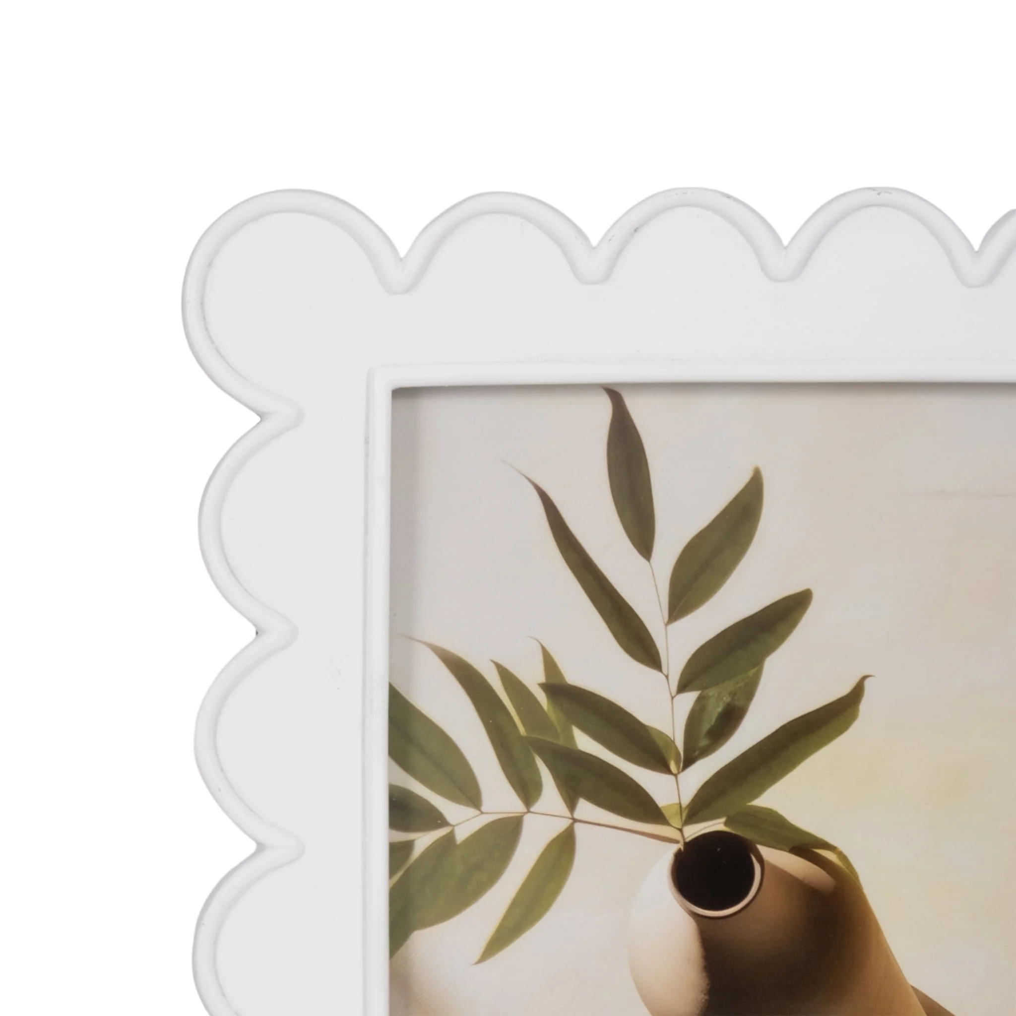 5x7 Scallop Edge Photo Frame, White - Image 4