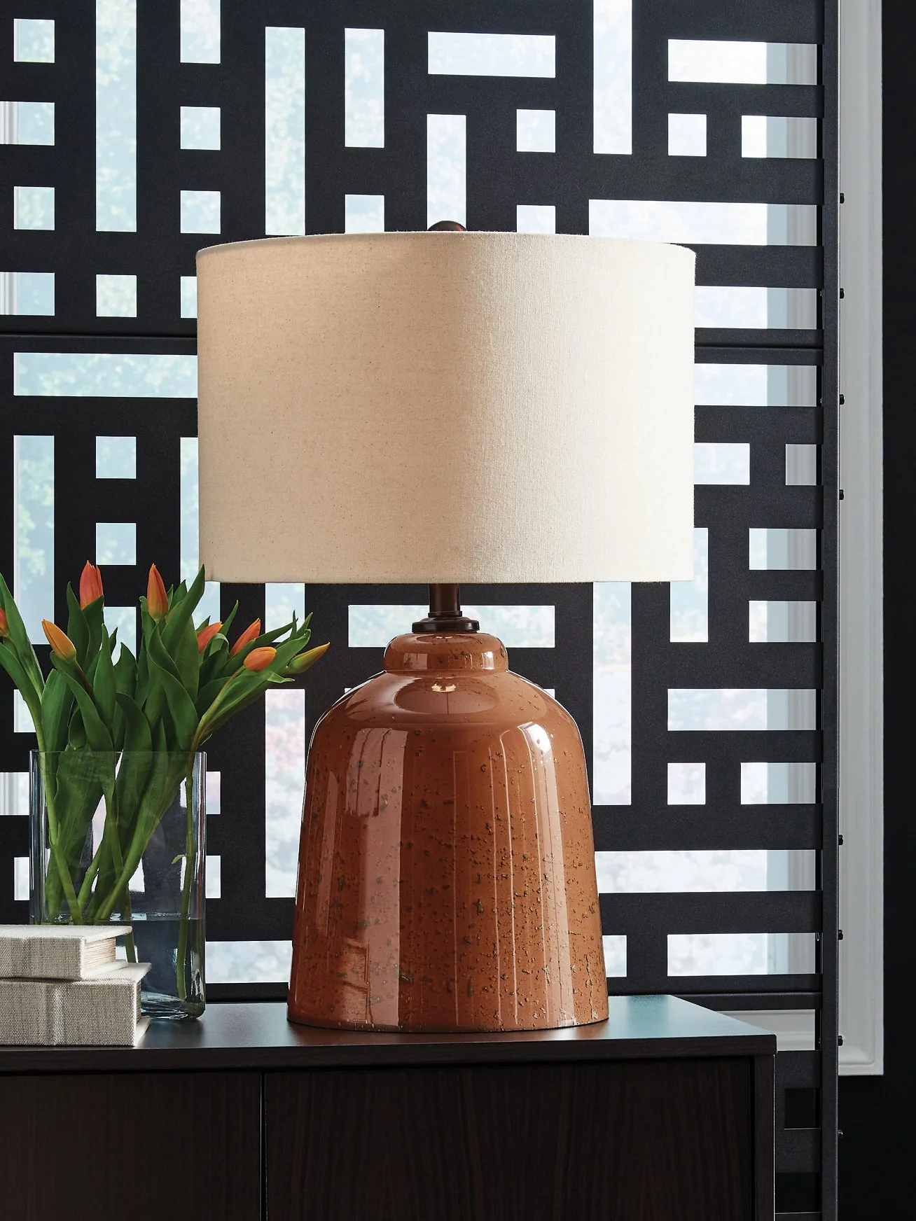 Aaleahya Table Lamp - Image 2