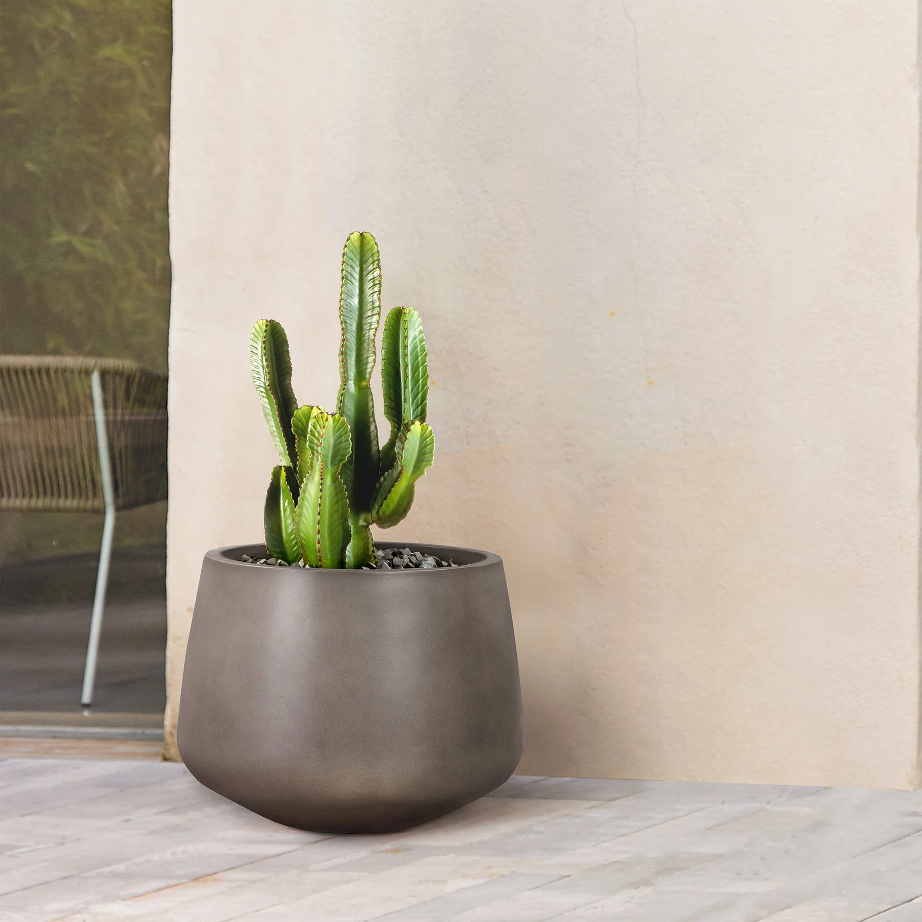 Amethyst Large Round Lightweight Concrete Indoor or Outdoor Planter in gray - Image 7