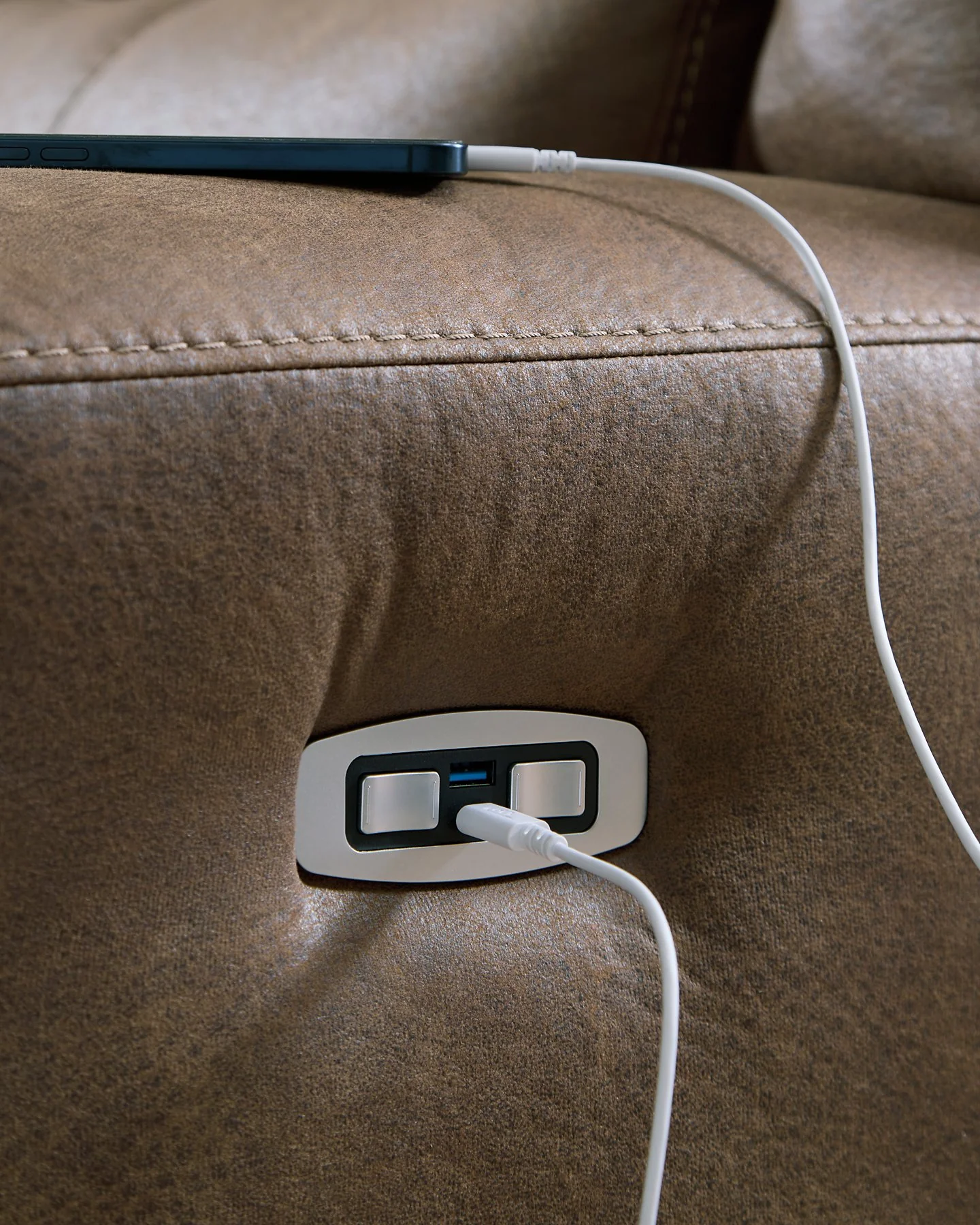 Beckley Place Power Reclining Sofa - Image 11