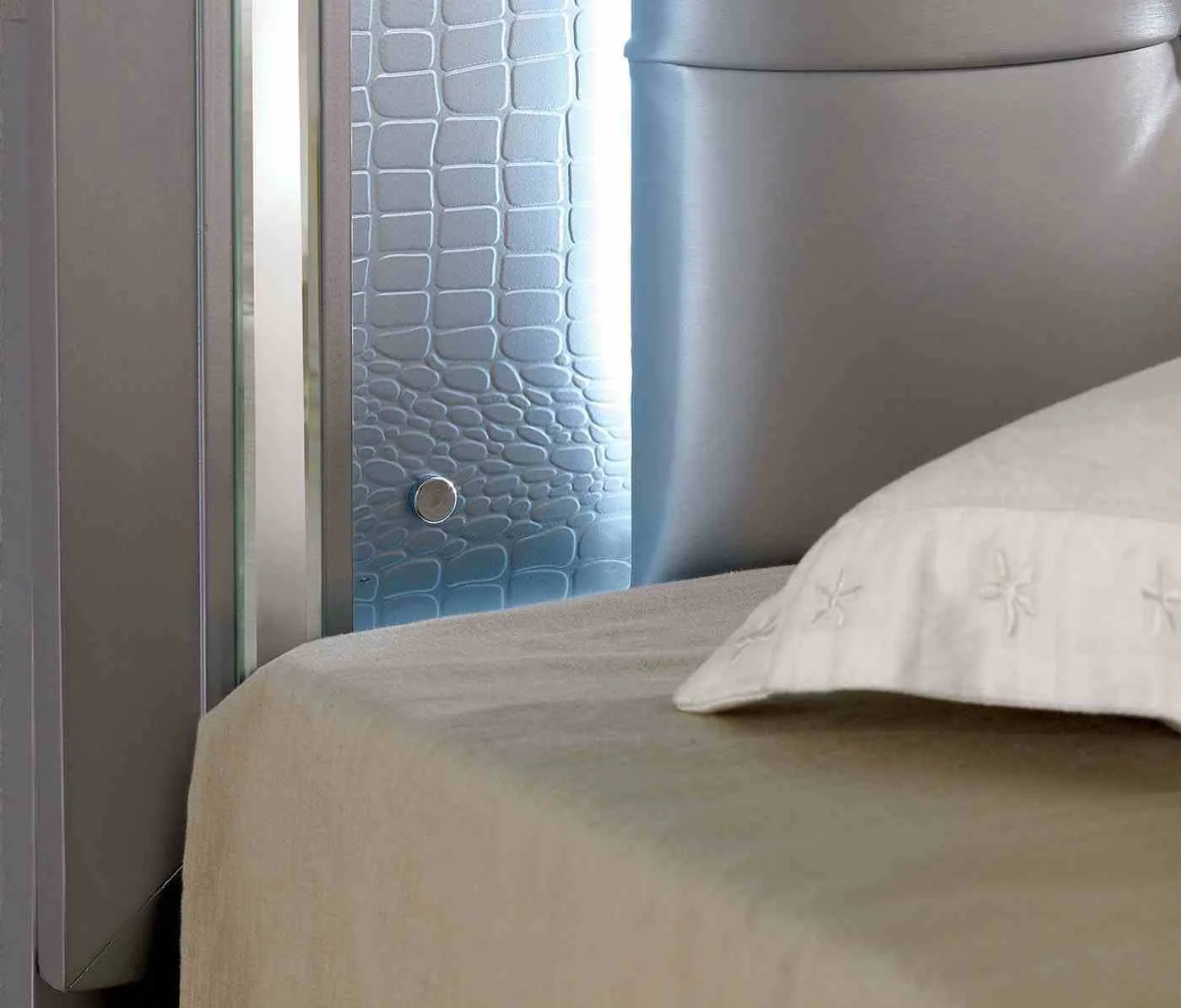 Bellanova Queen Bed, Silver - Image 3