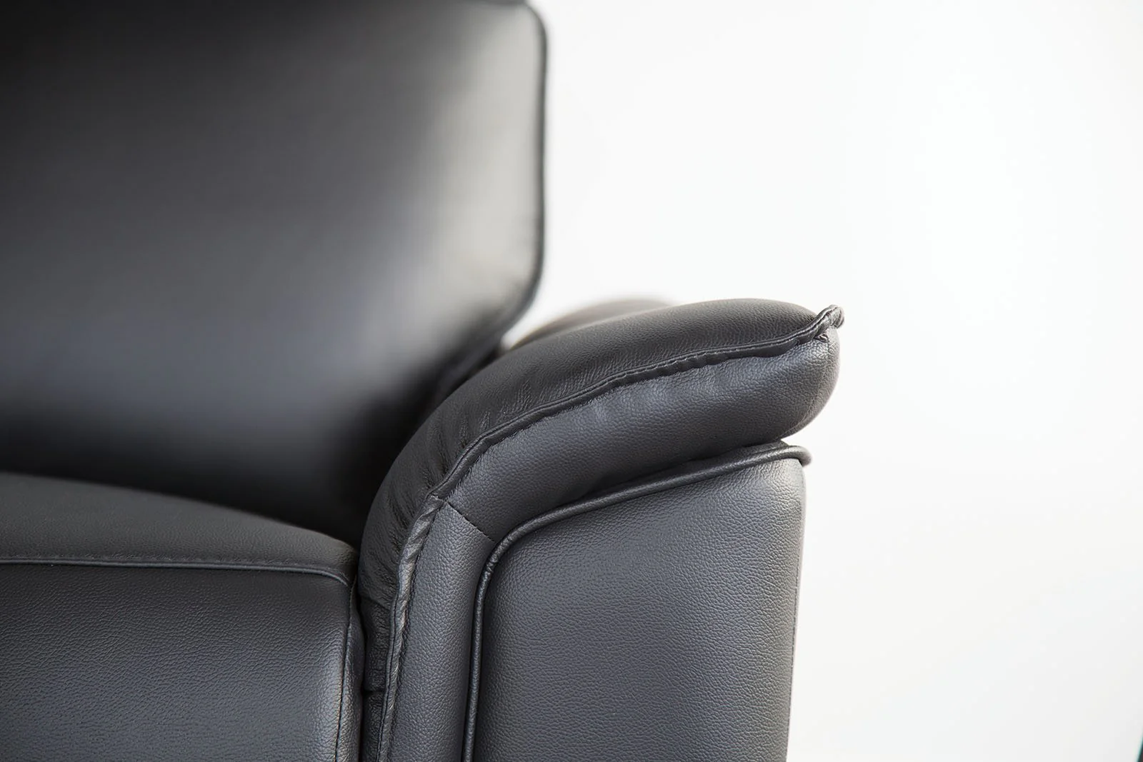 Bienne Loveseat, Black - Image 4
