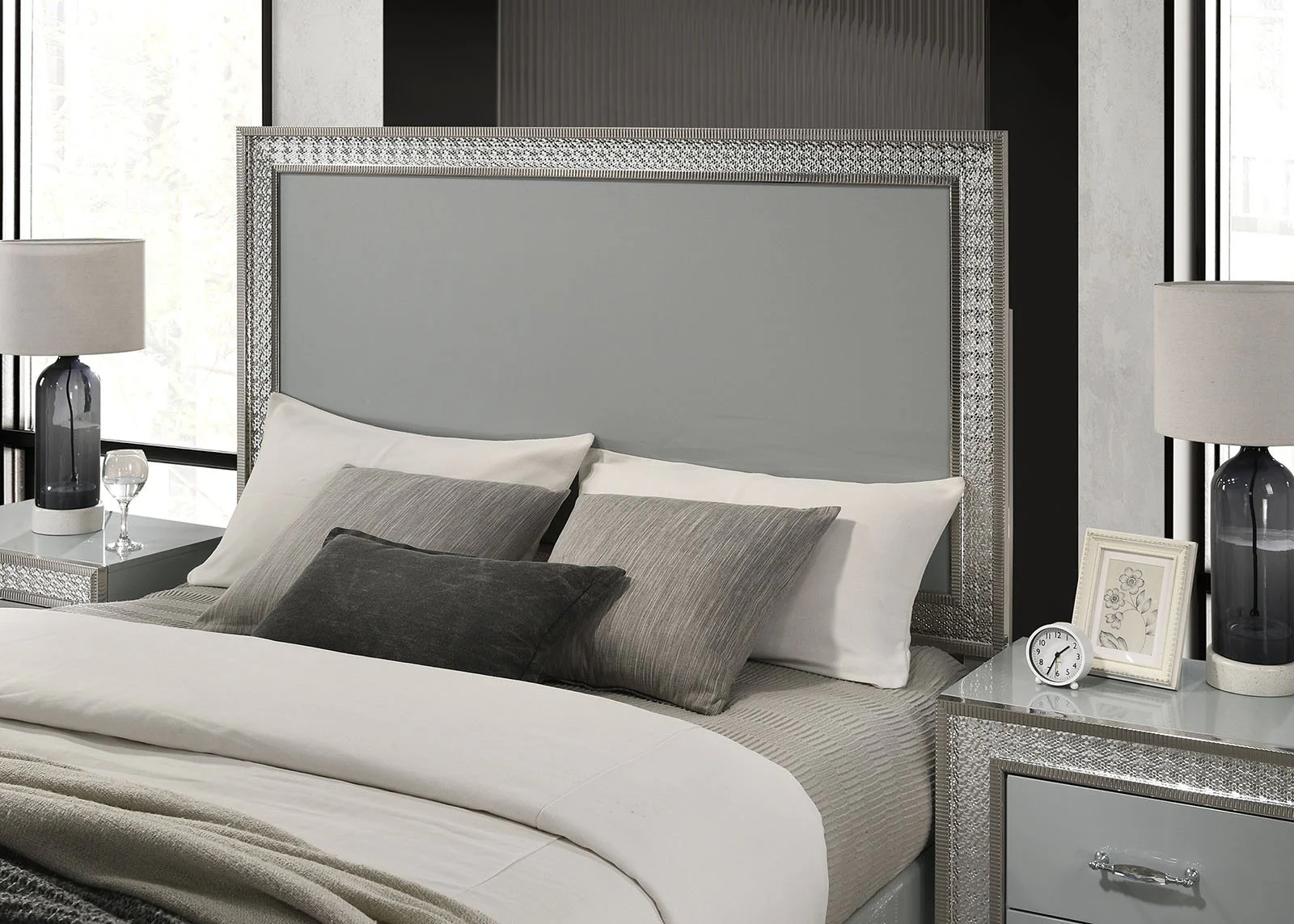 Cassiopeia 5 Pc. Queen Bedroom Set w/ Chest - Image 2