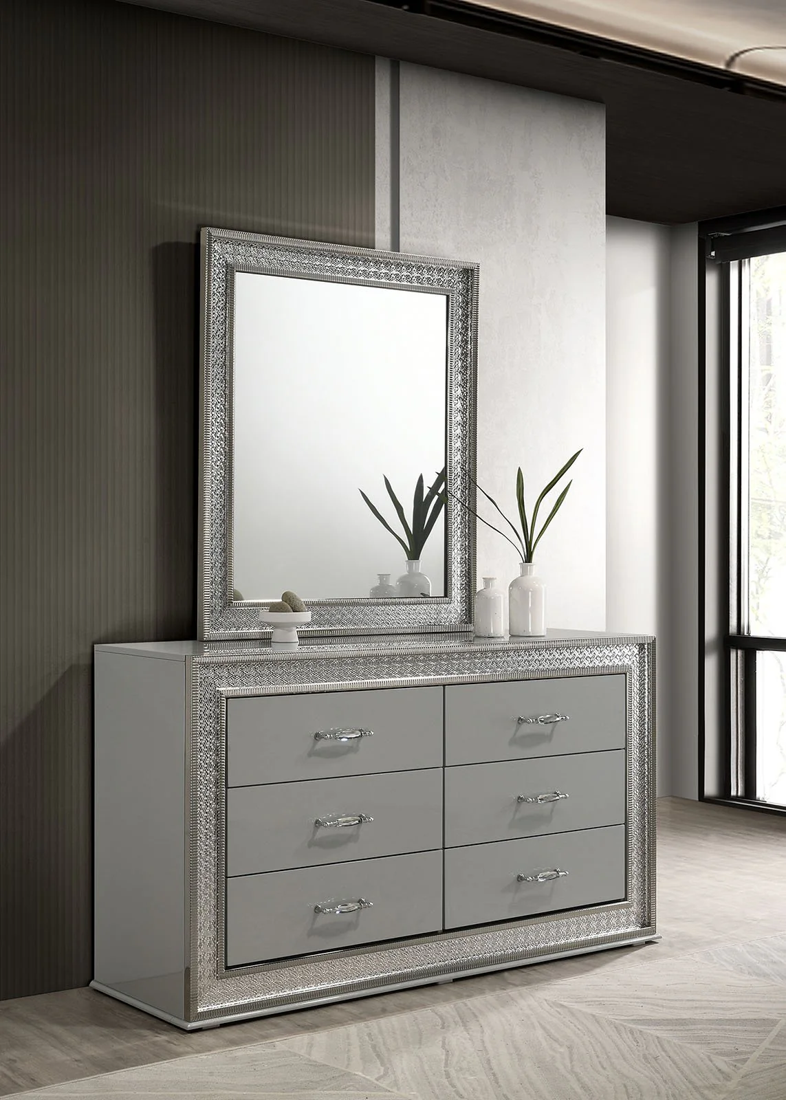 Cassiopeia 5 Pc. Queen Bedroom Set w/ Chest - Image 5
