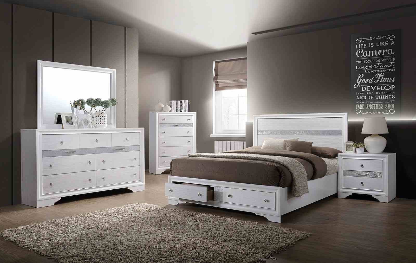 Chrissy E.King Bed, White - Image 2