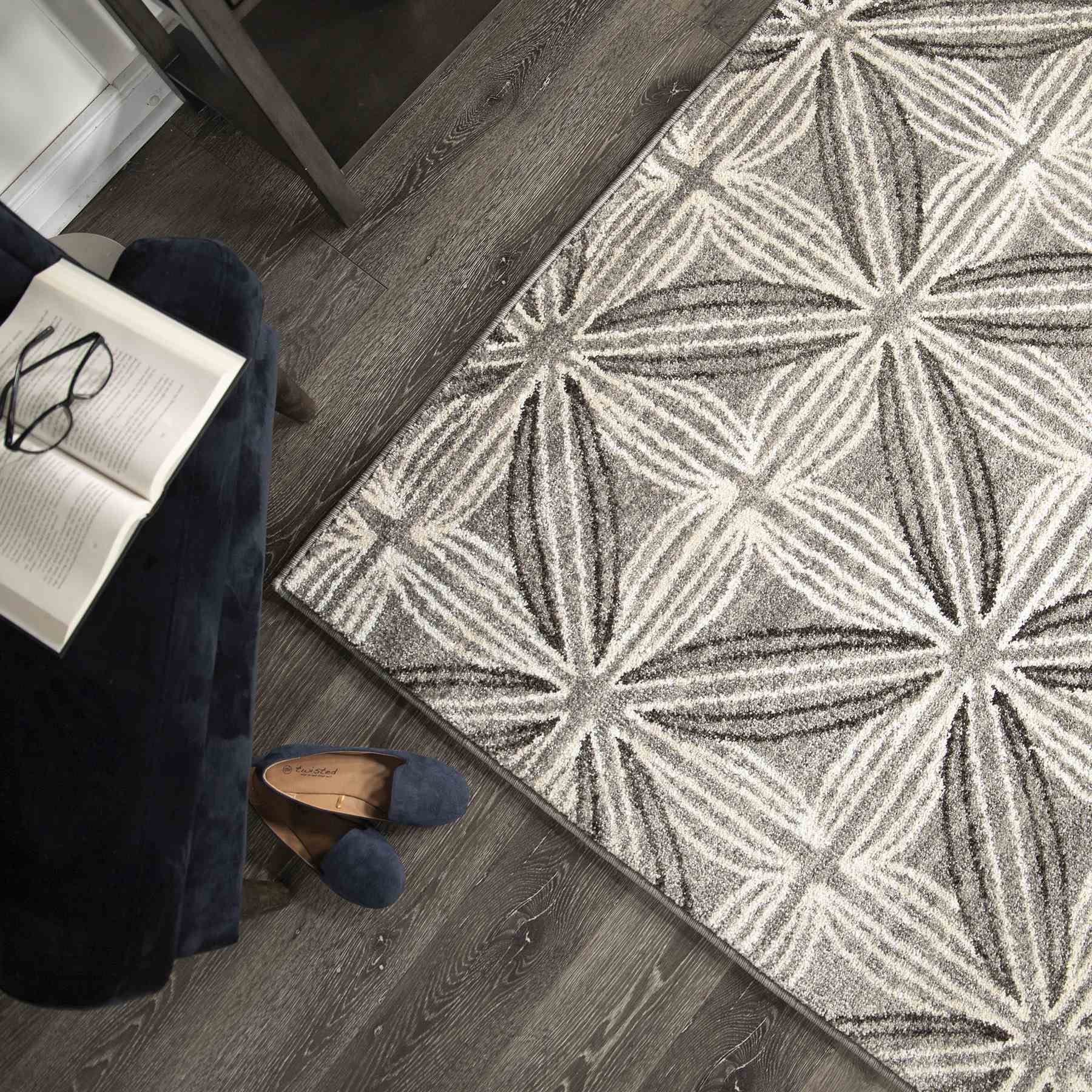Daisy Contemporary 8x10 Area Rug in Gray/Cream - Image 6