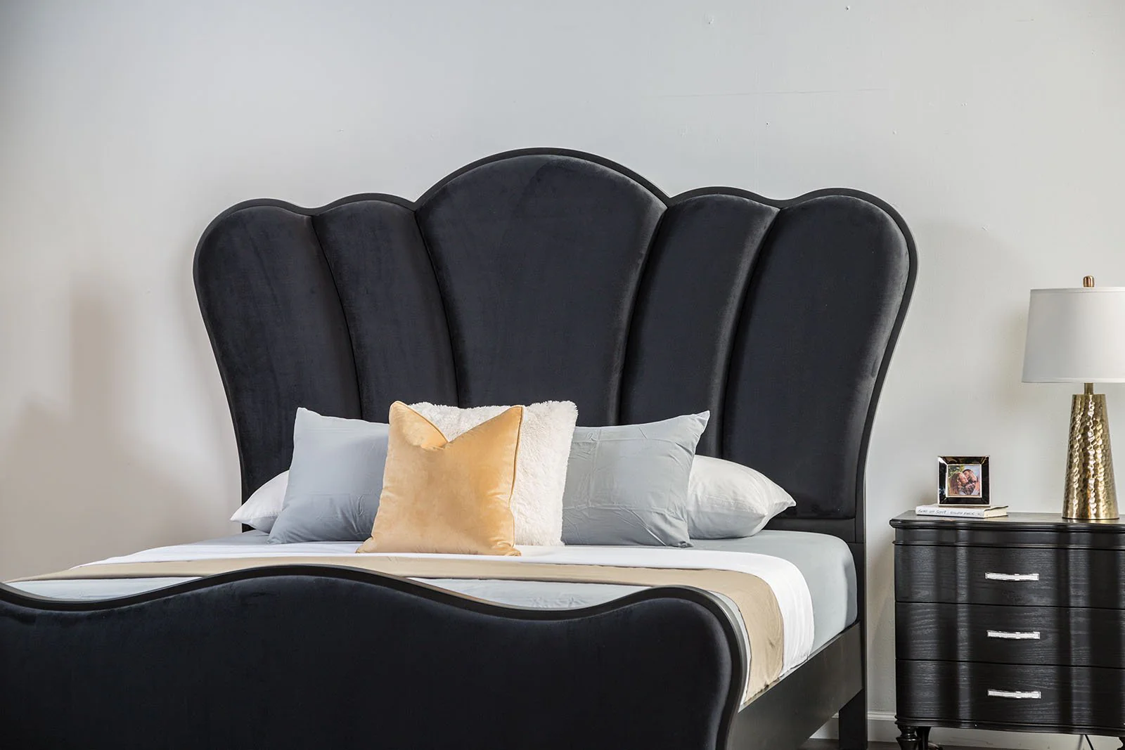 Eleanora E.King Bed, Black - Image 3