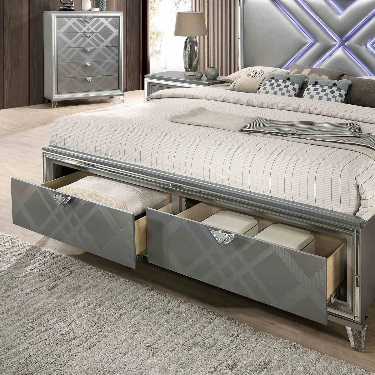 Emmeline 5 Pc. Queen Bedroom Set w/ 2NS - Image 4
