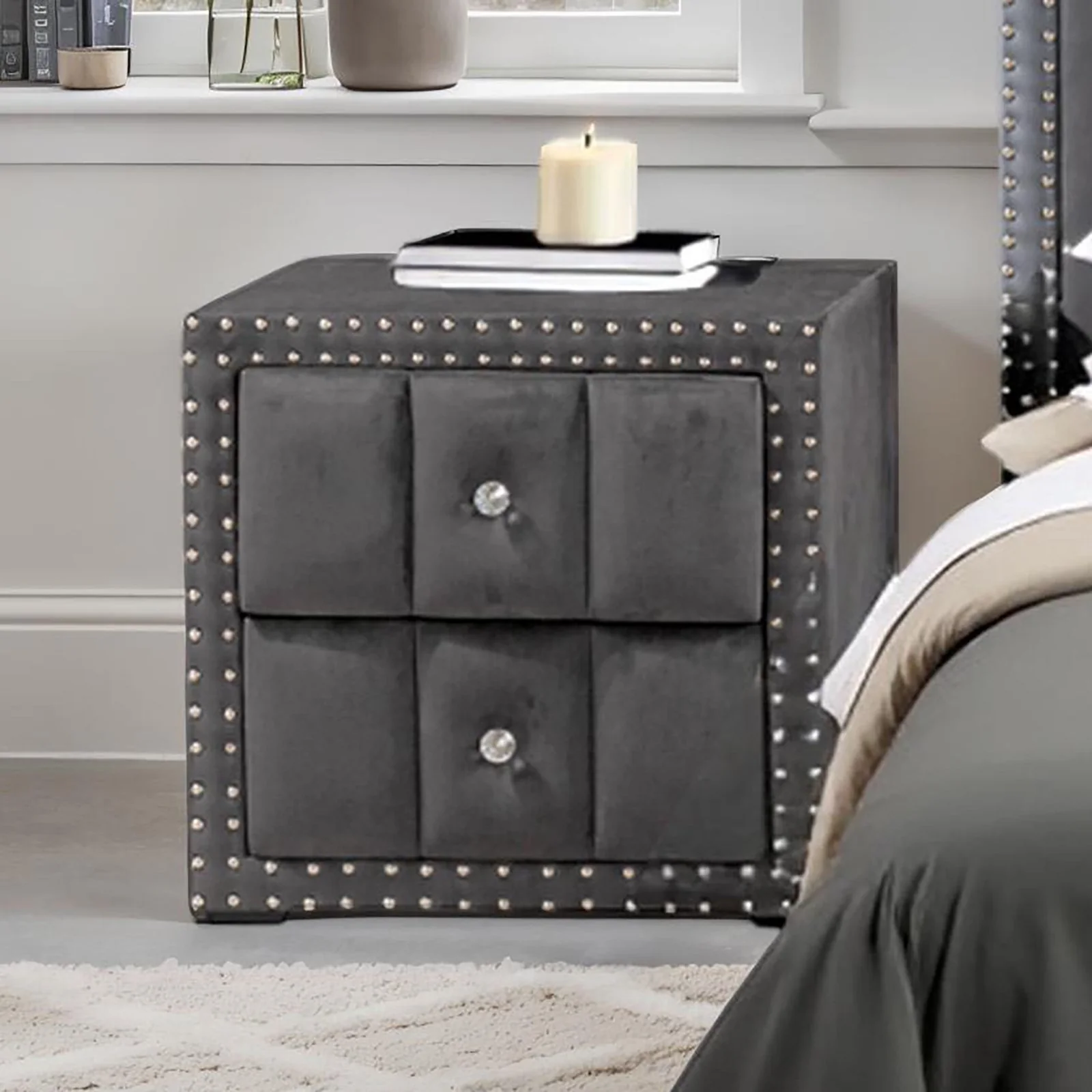 Farese Queen Bed W/ 2 Nightstands - Image 3