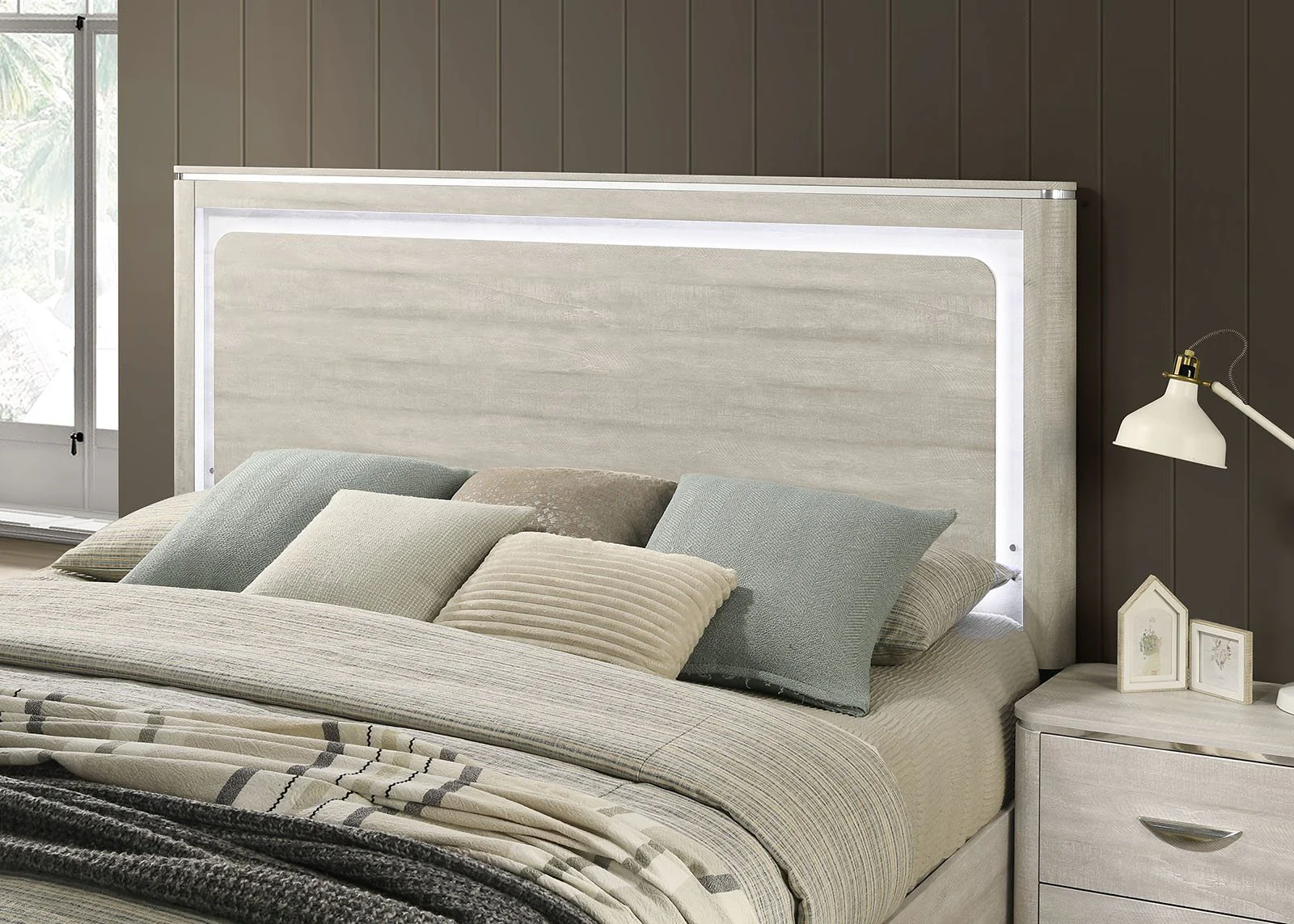 Farsund 5 Pc. Queen Bedroom Set w/ 2NS - Image 3