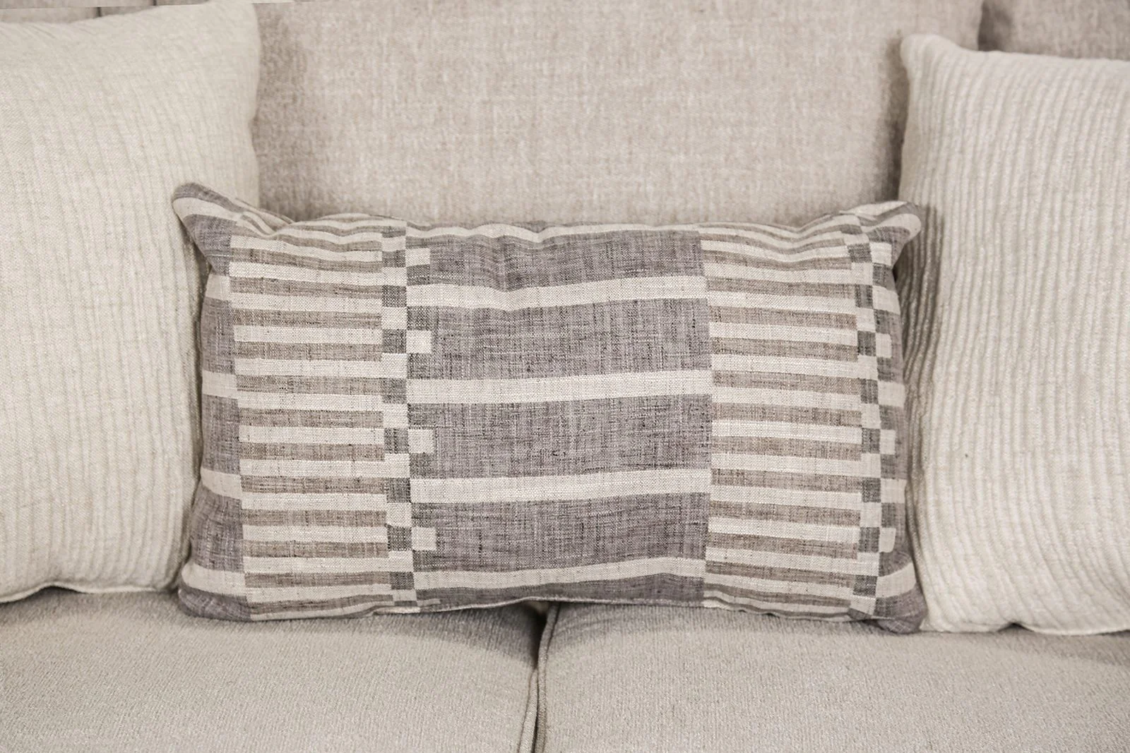 Gervais Loveseat - Image 4