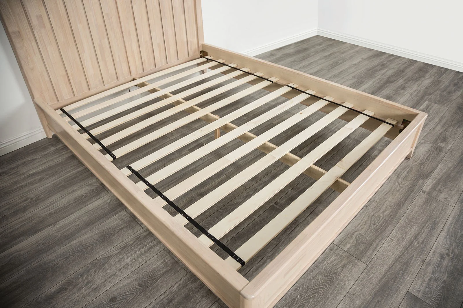 Gervais Queen Bed, White Wash - Image 5
