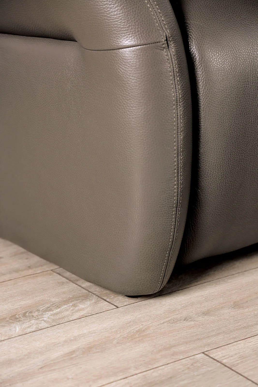 Granucci Power Loveseat, Gray - Image 3