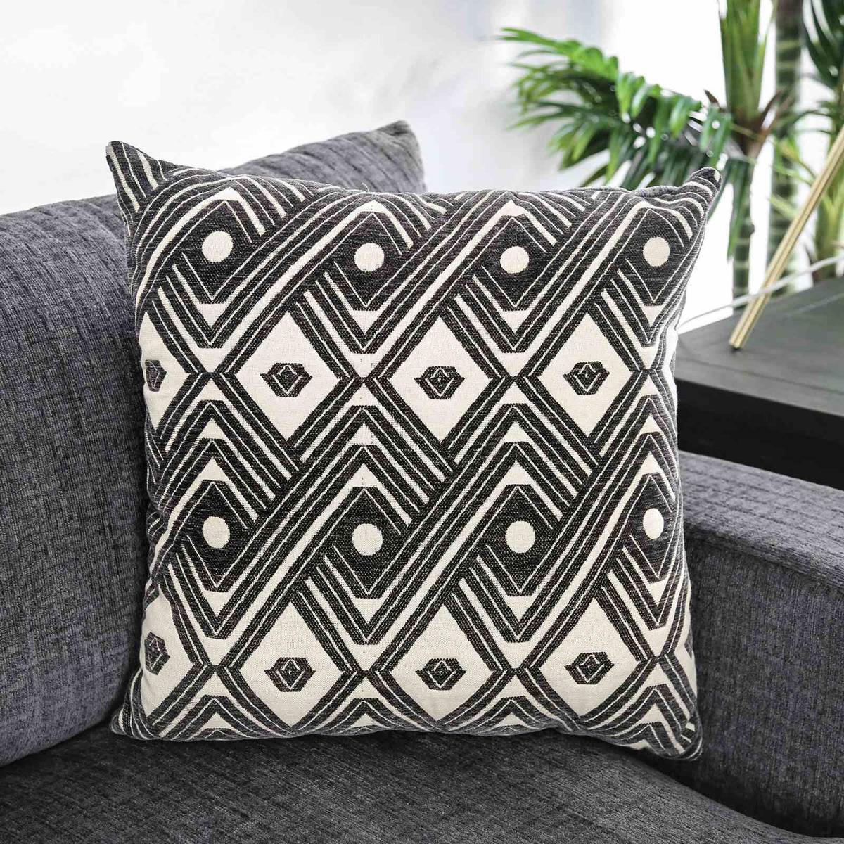 Kaylee L-Shaped Sectional, Right Chaise - Image 3