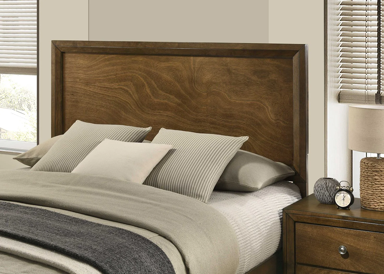 Kirkham 5 Pc. Queen Bedroom Set w/ Chest - Image 3