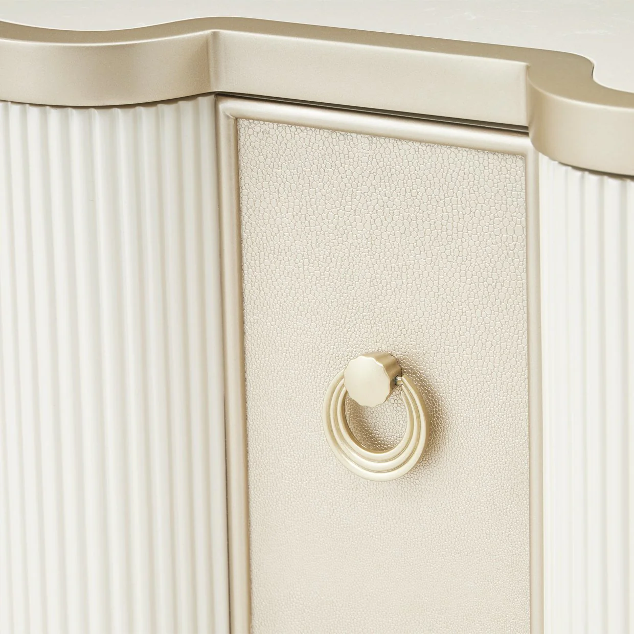 La Marisia Nightstand - Creamy Pearl - Image 8