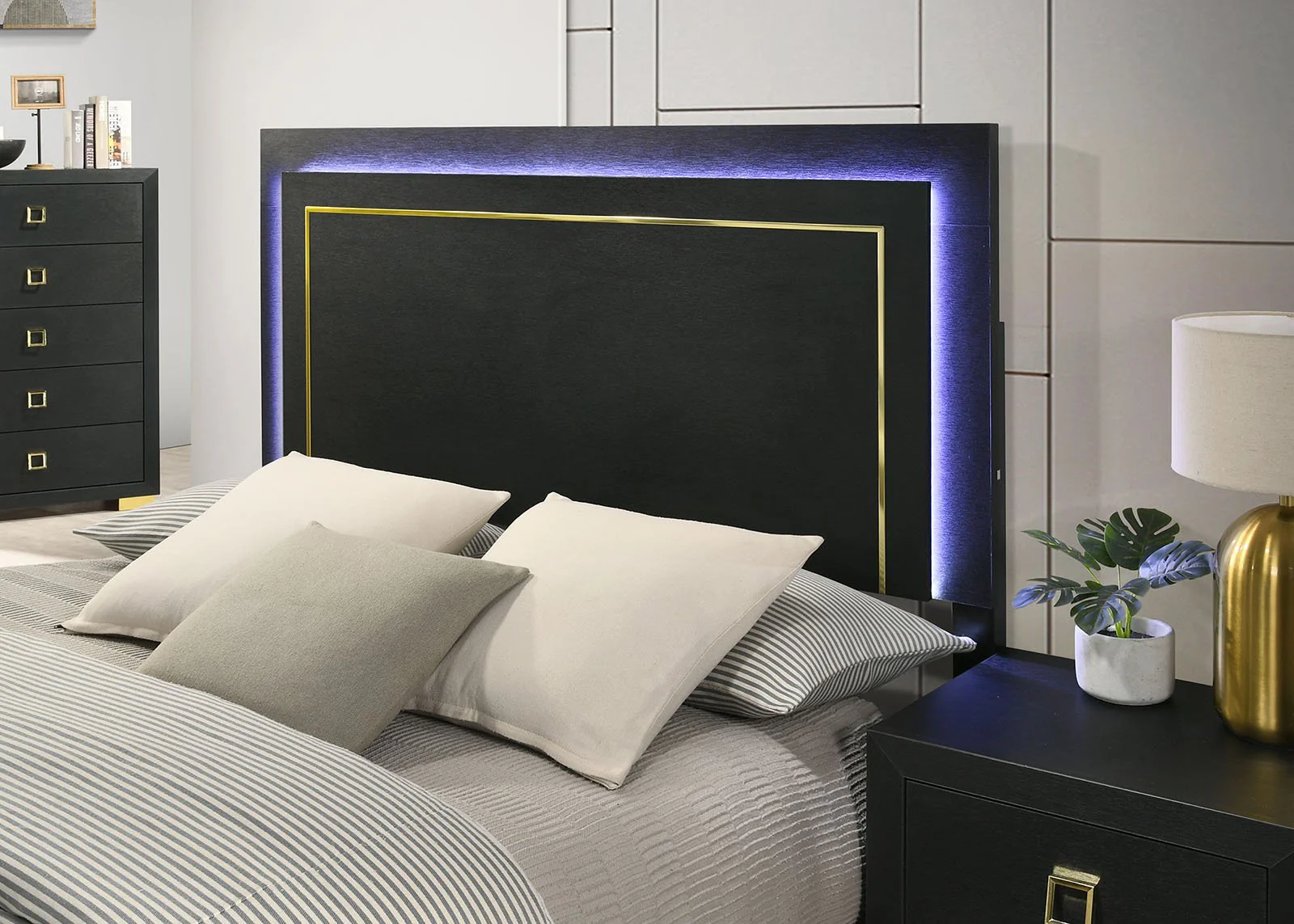 Latimer 4 Pc. Queen Bedroom Set - Image 3
