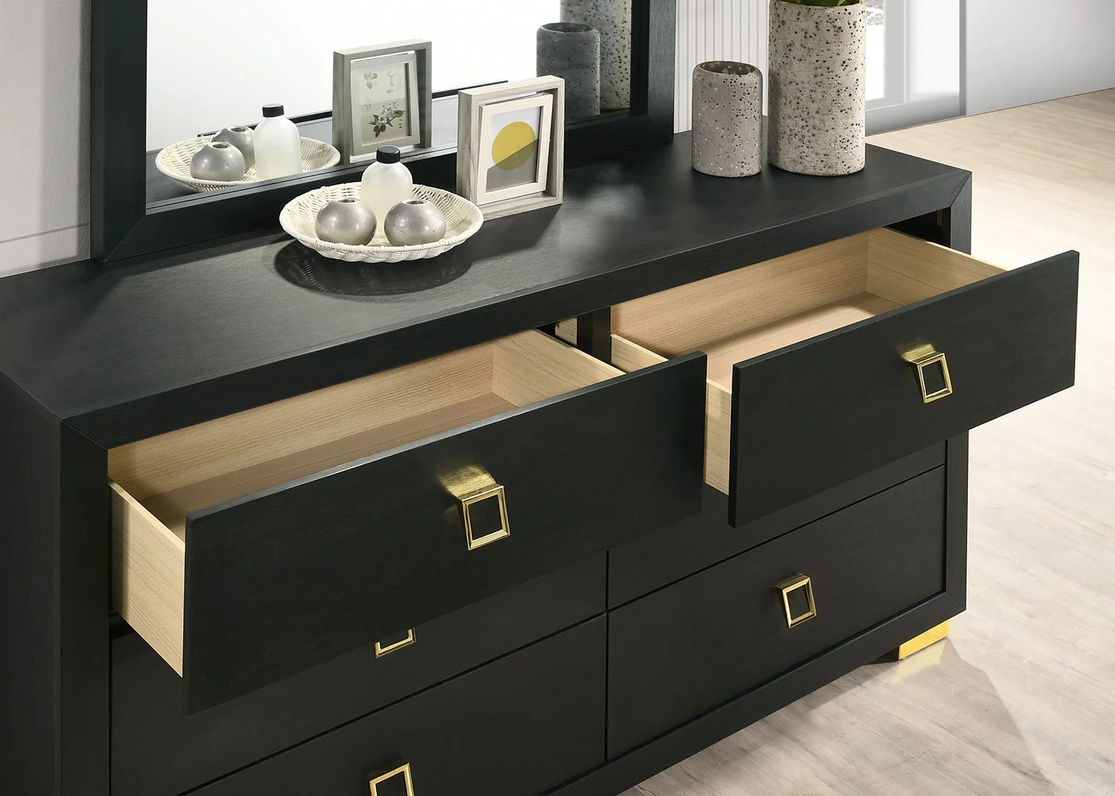 Latimer 5 Pc. Queen Bedroom Set w/ Chest - Image 5