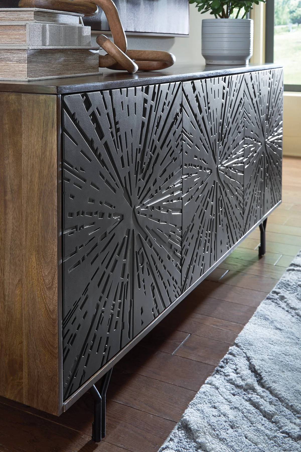 Lavinmont Accent Cabinet - Image 9