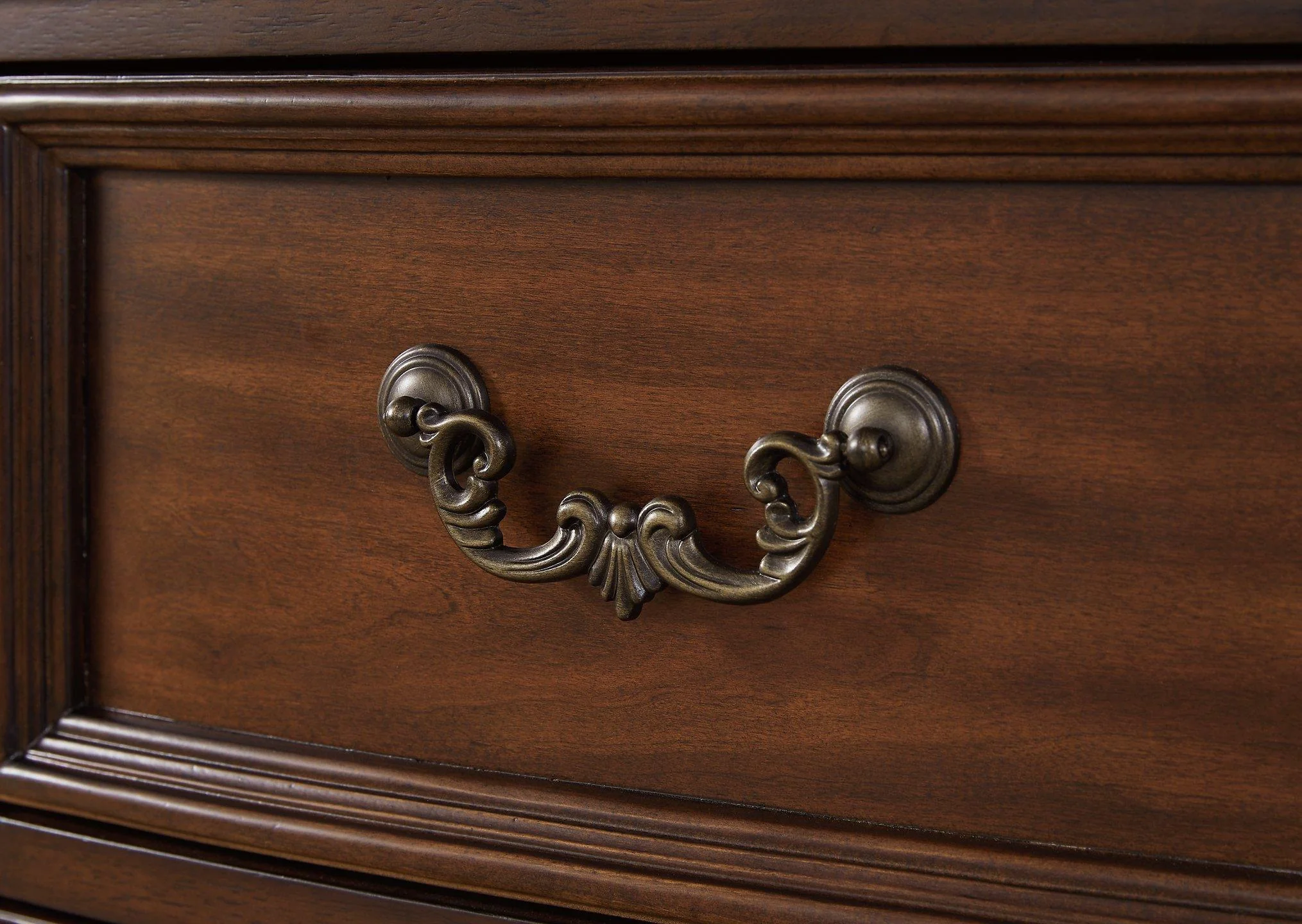 Lavinton Bedroom Set - Image 21