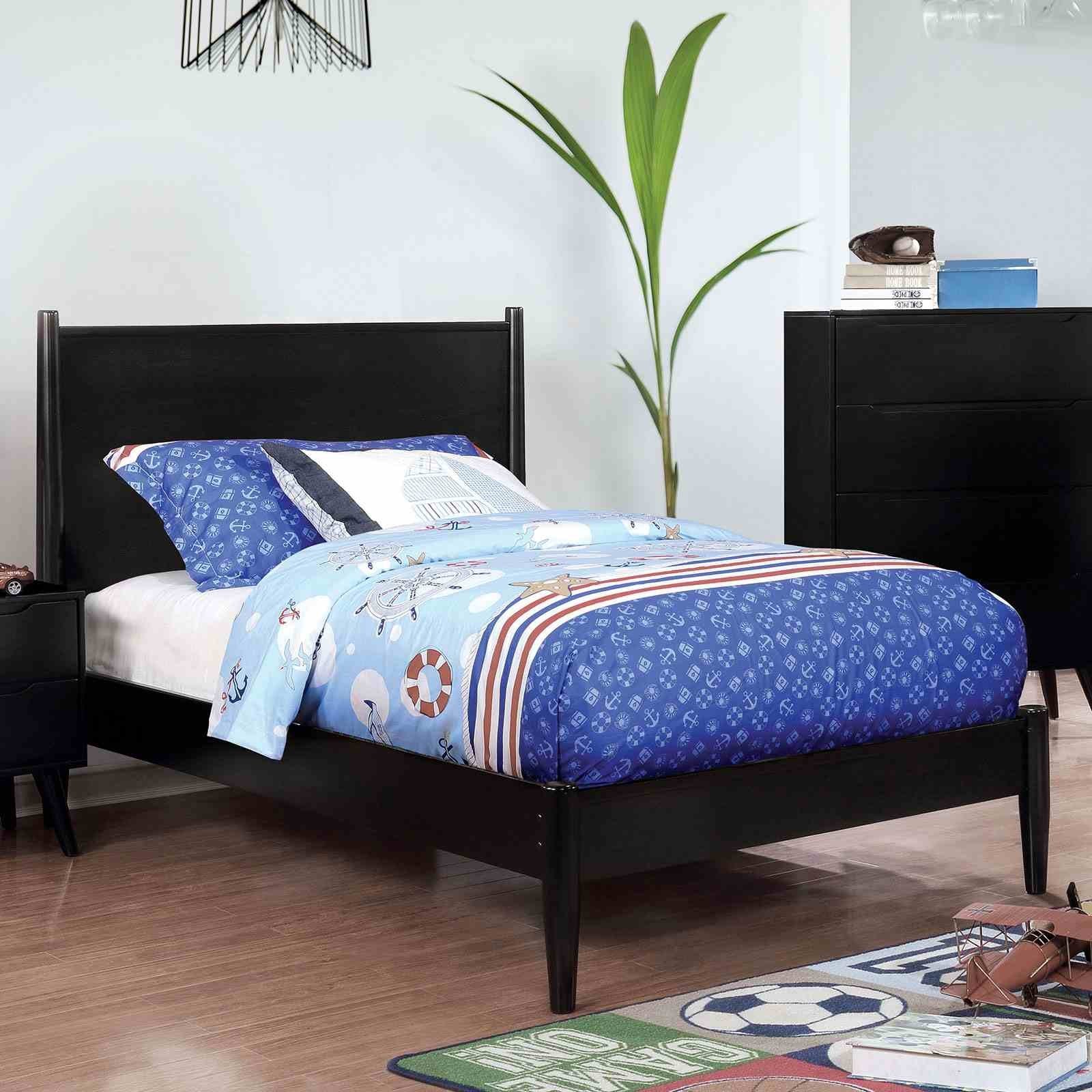 Lennart Ii 5 Pc. Queen Bedroom Set w/ Chest - Image 3