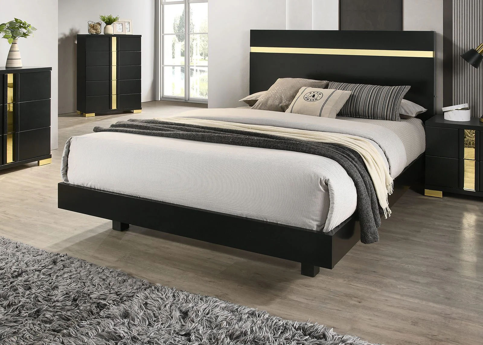 Lillestrom 5 Pc. Queen Bedroom Set w/ Chest - Image 4