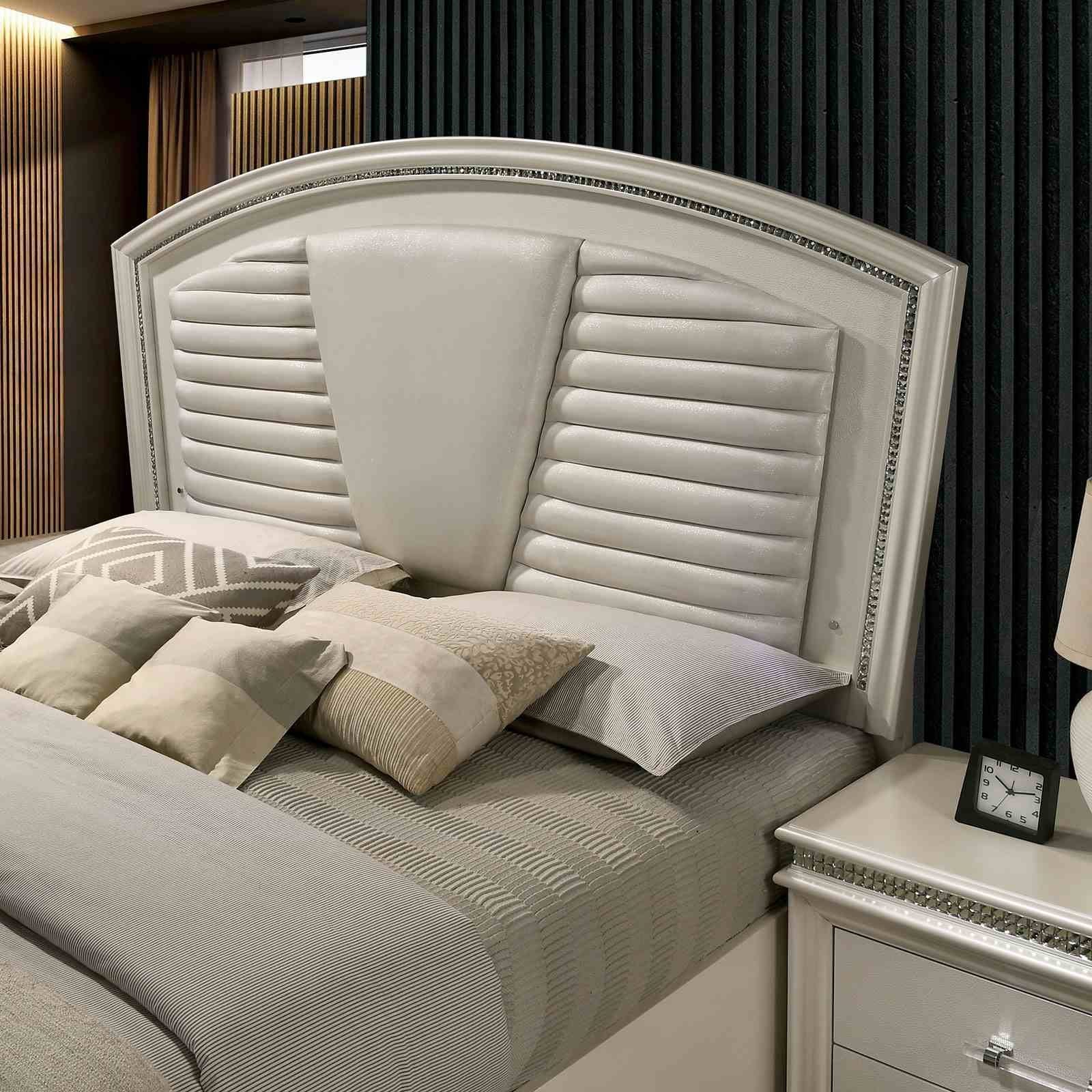 Maddie 5 Pc. Queen Bedroom Set w/ 2NS - Image 3