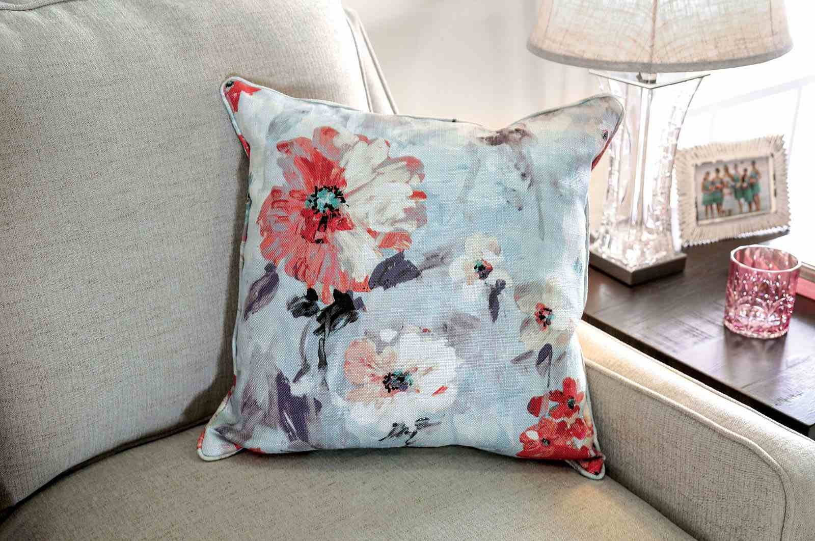 Nadene Loveseat - Image 5