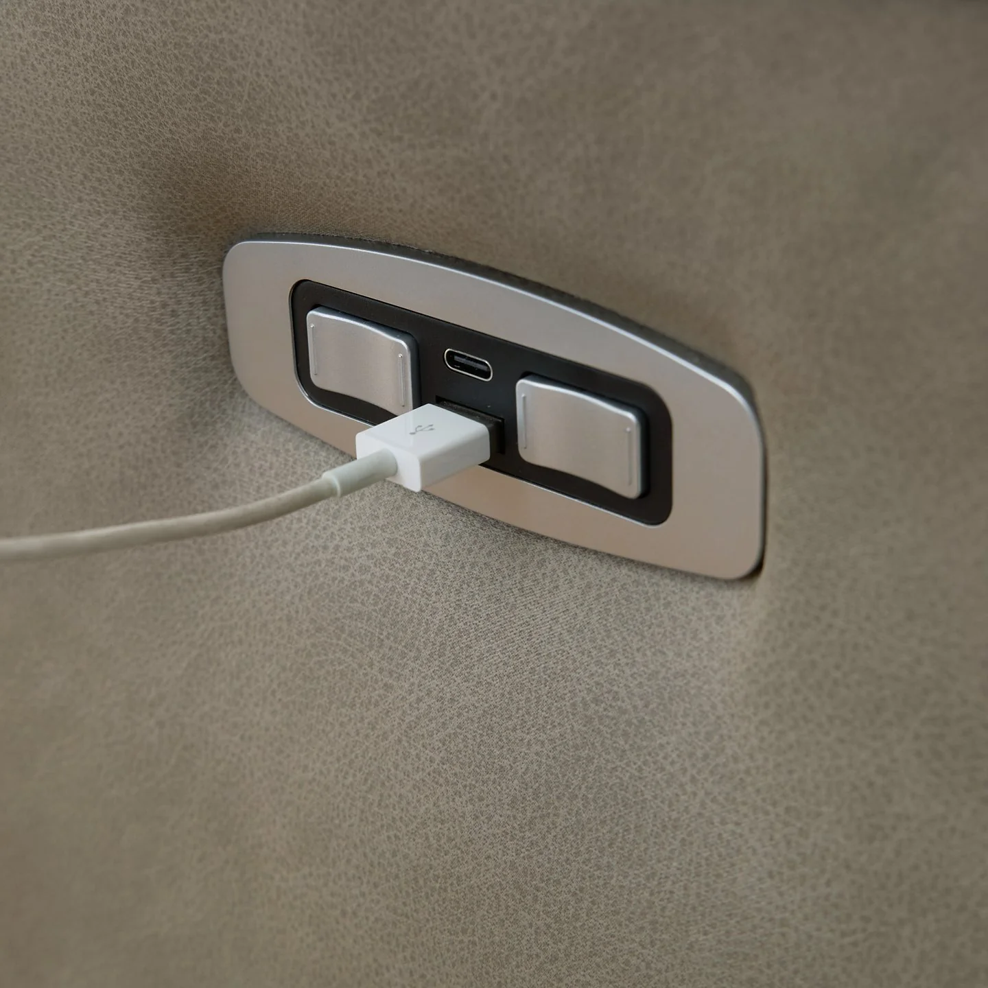 Narwhal Place Reclining Loveseat - Image 13