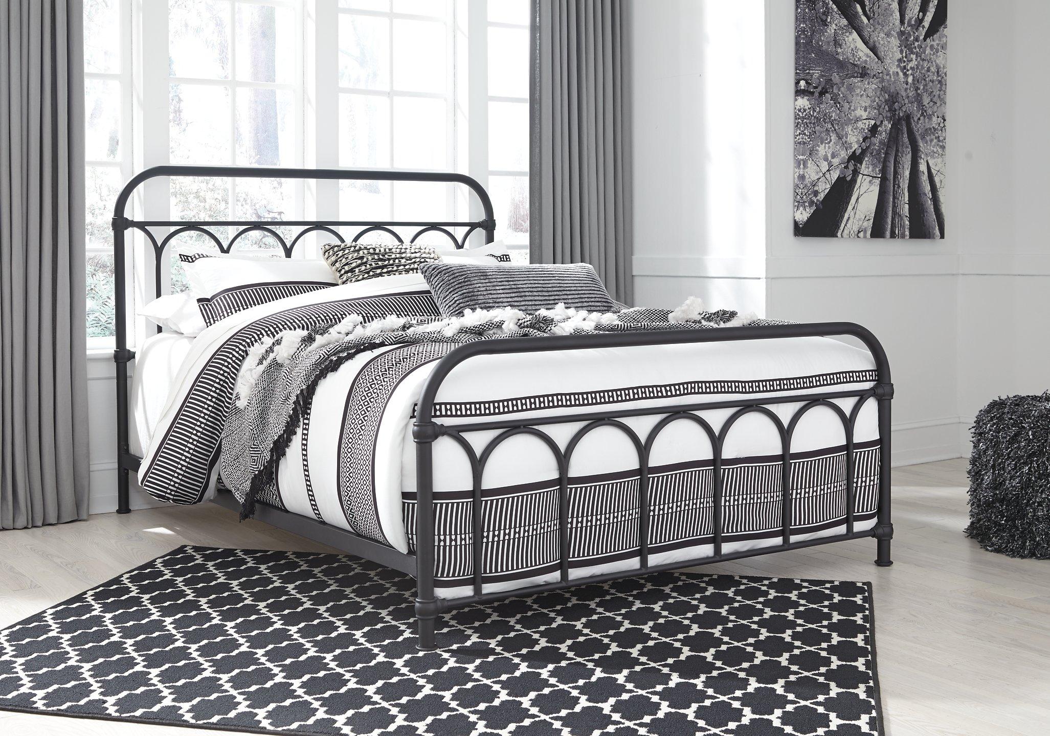 Nashburg Queen Bedroom Set - Image 5