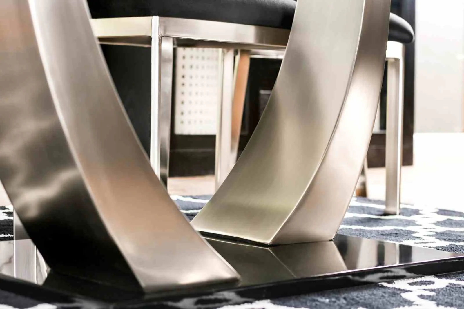 Nova Dining Table - Image 2