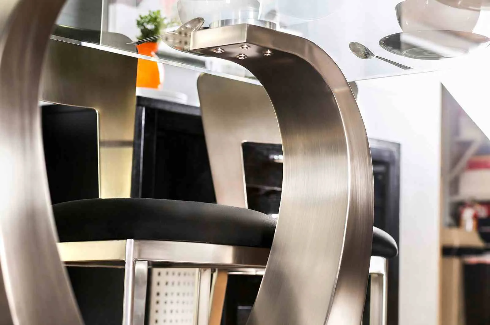 Nova Dining Table - Image 4