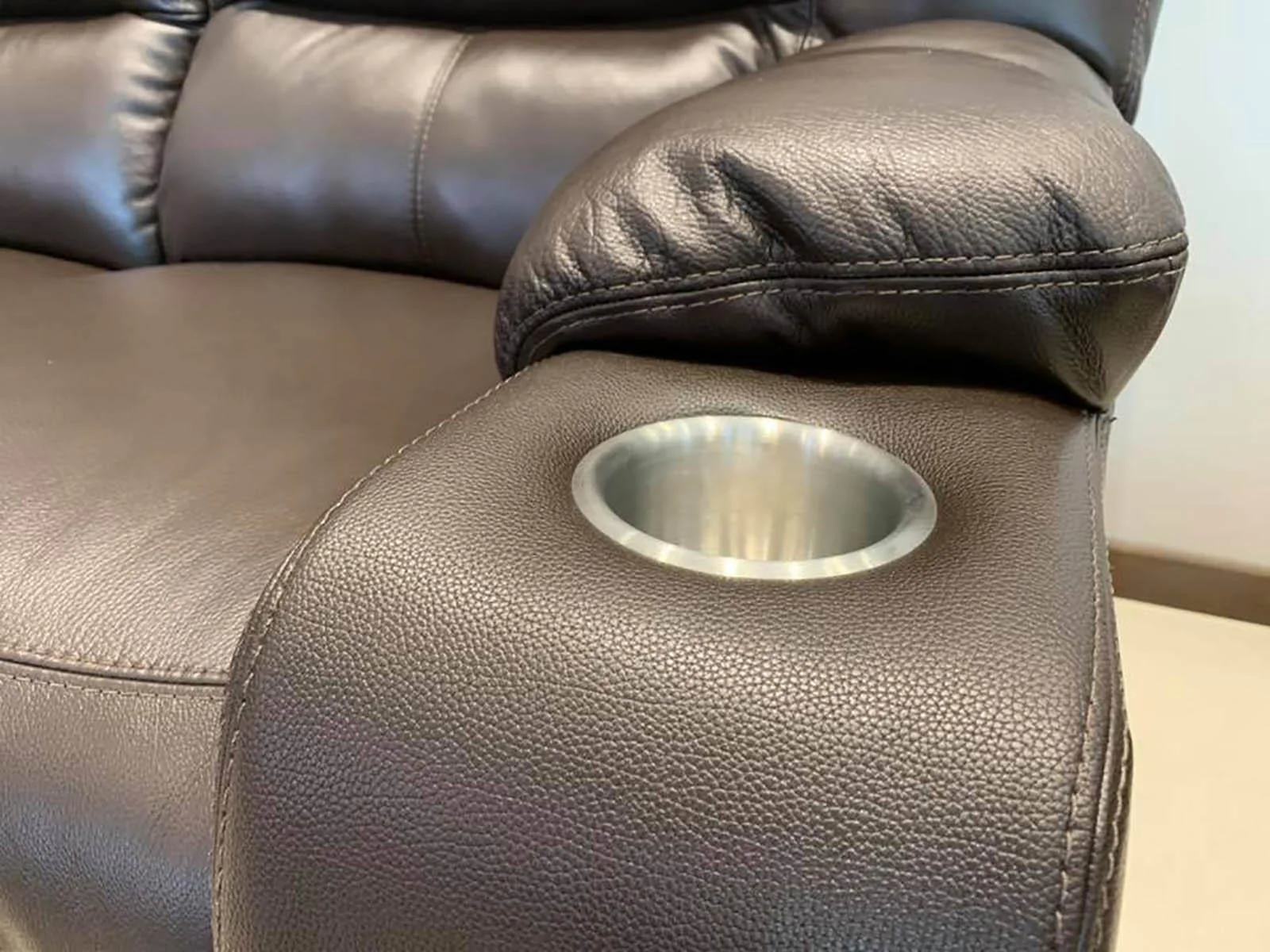 Palliser Cozumel Power Console Loveseat with Cupholder - Image 3