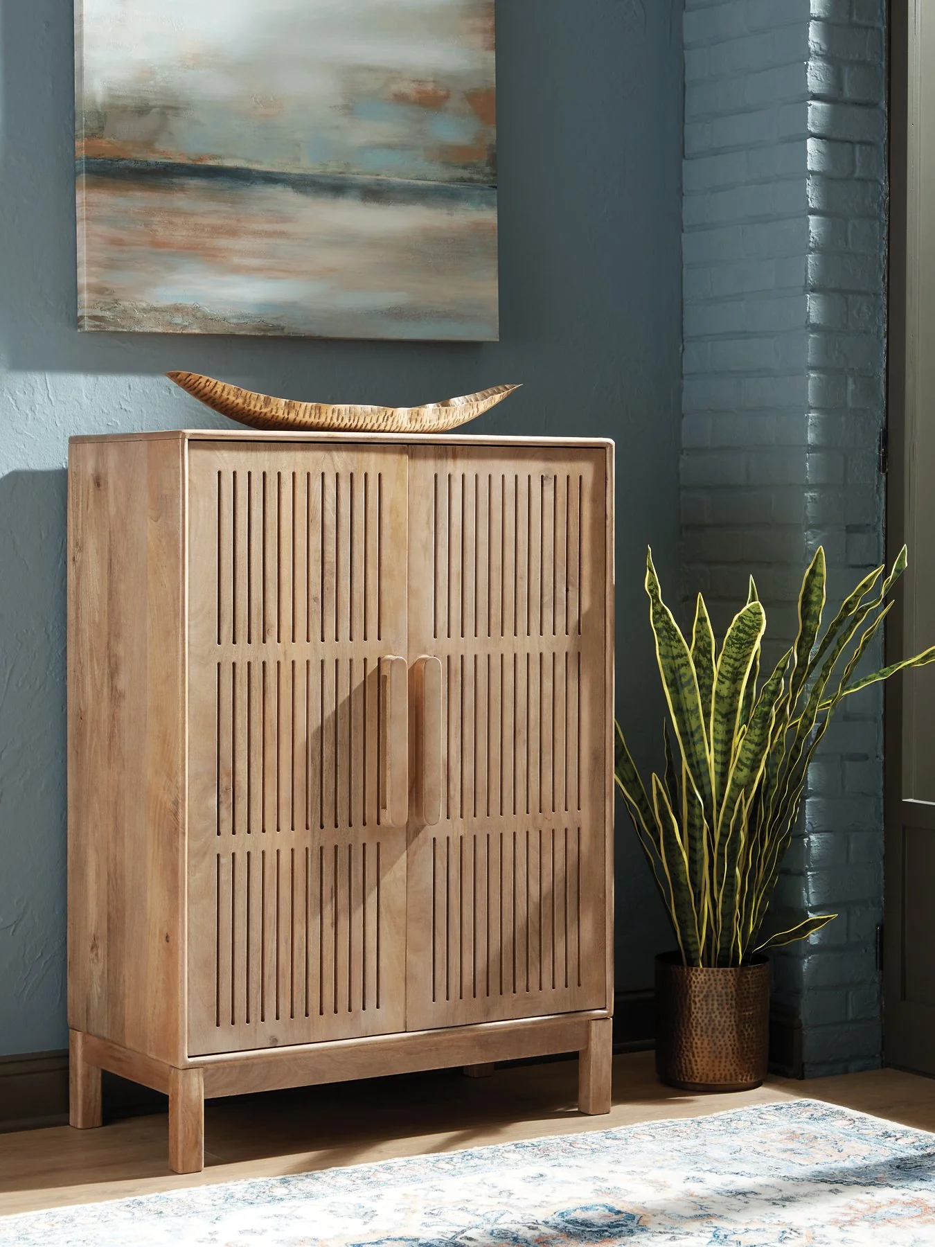 Pellamour Bar Cabinet - Image 2