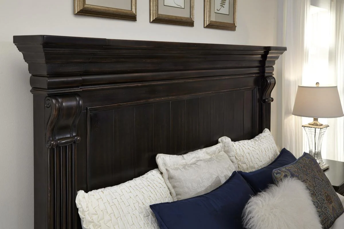 Pulaski Caldwell Queen Panel Bed in Dark Wood - Image 3