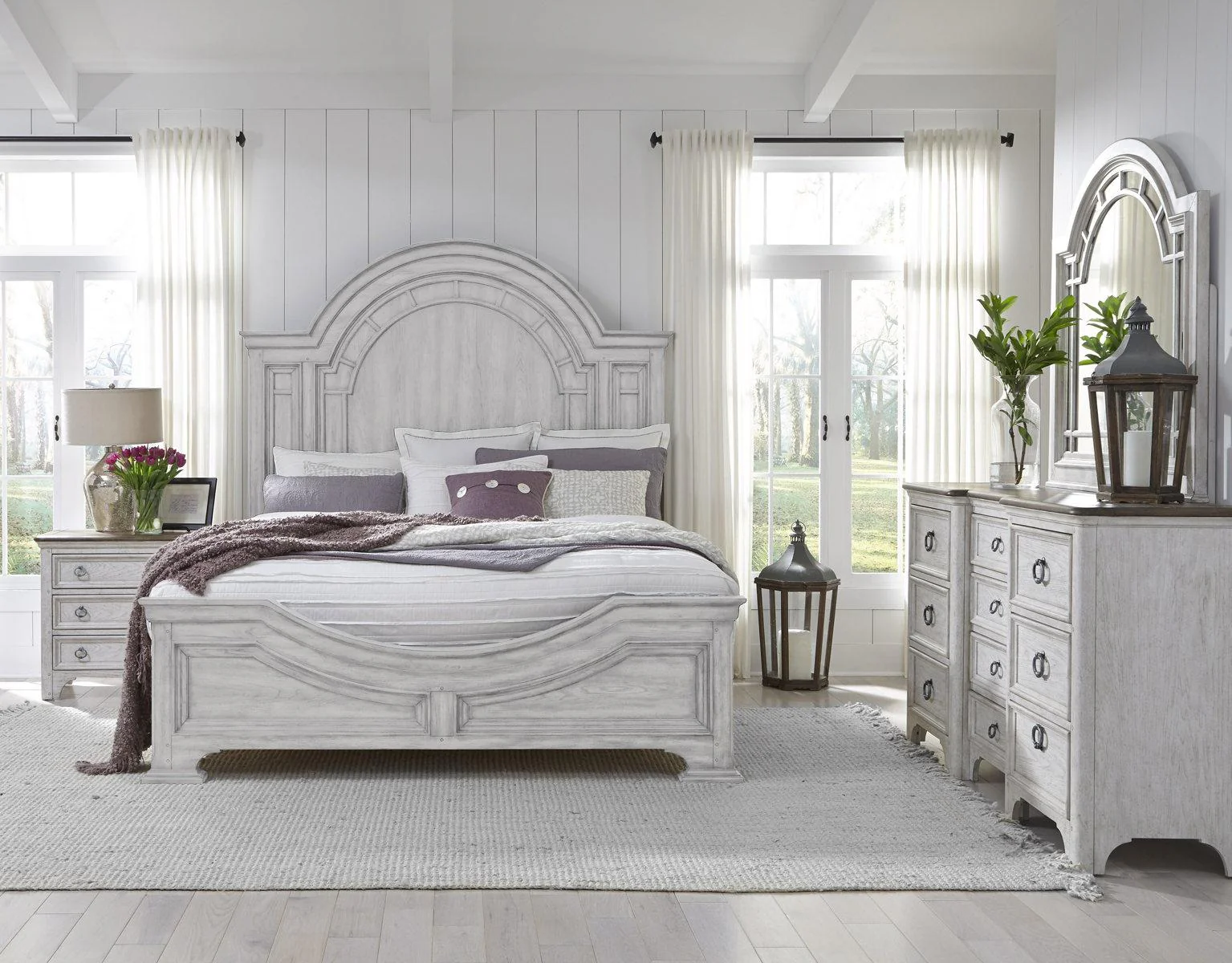 Pulaski Glendale Estates Queen Transom Panel Bed in White - Image 4