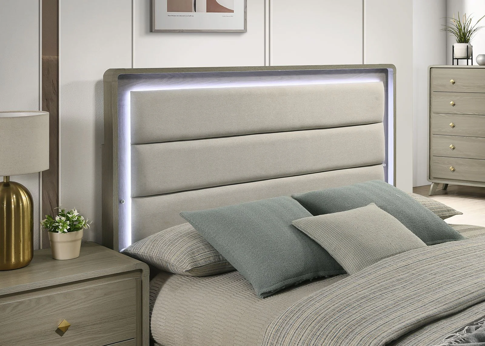 Rainier 4 Pc. Queen Bedroom Set (Uph HB) - Image 3