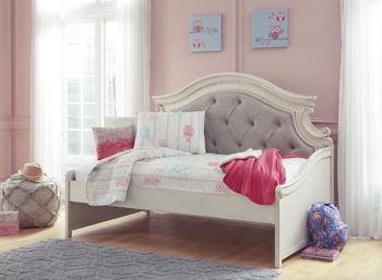 Realyn Bed - Image 13