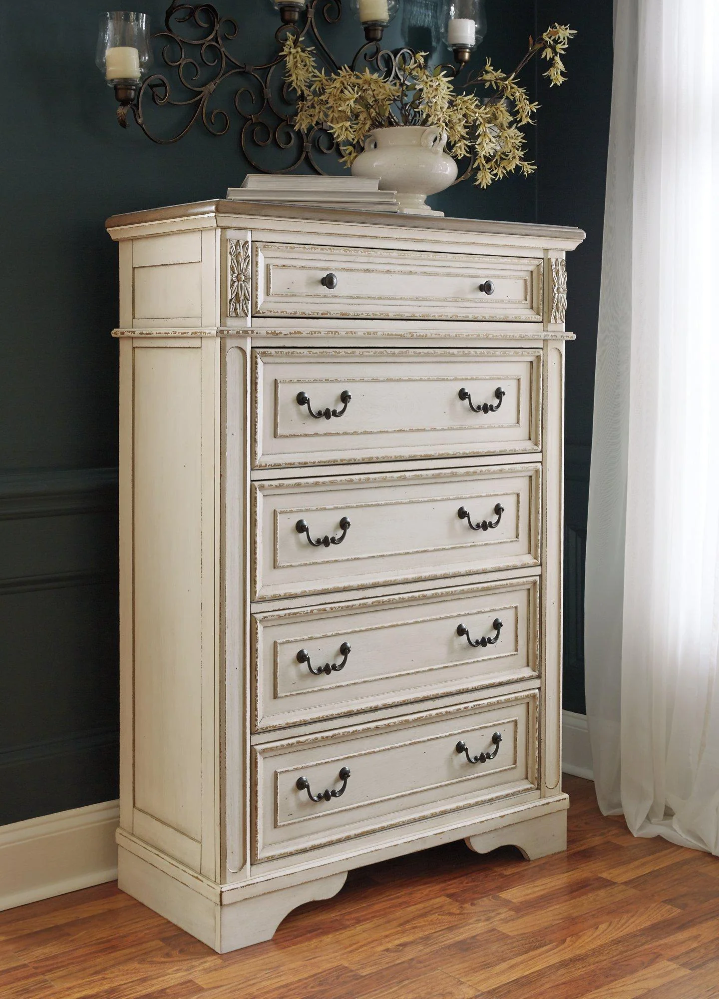 Realyn Chest of Drawers - Image 20