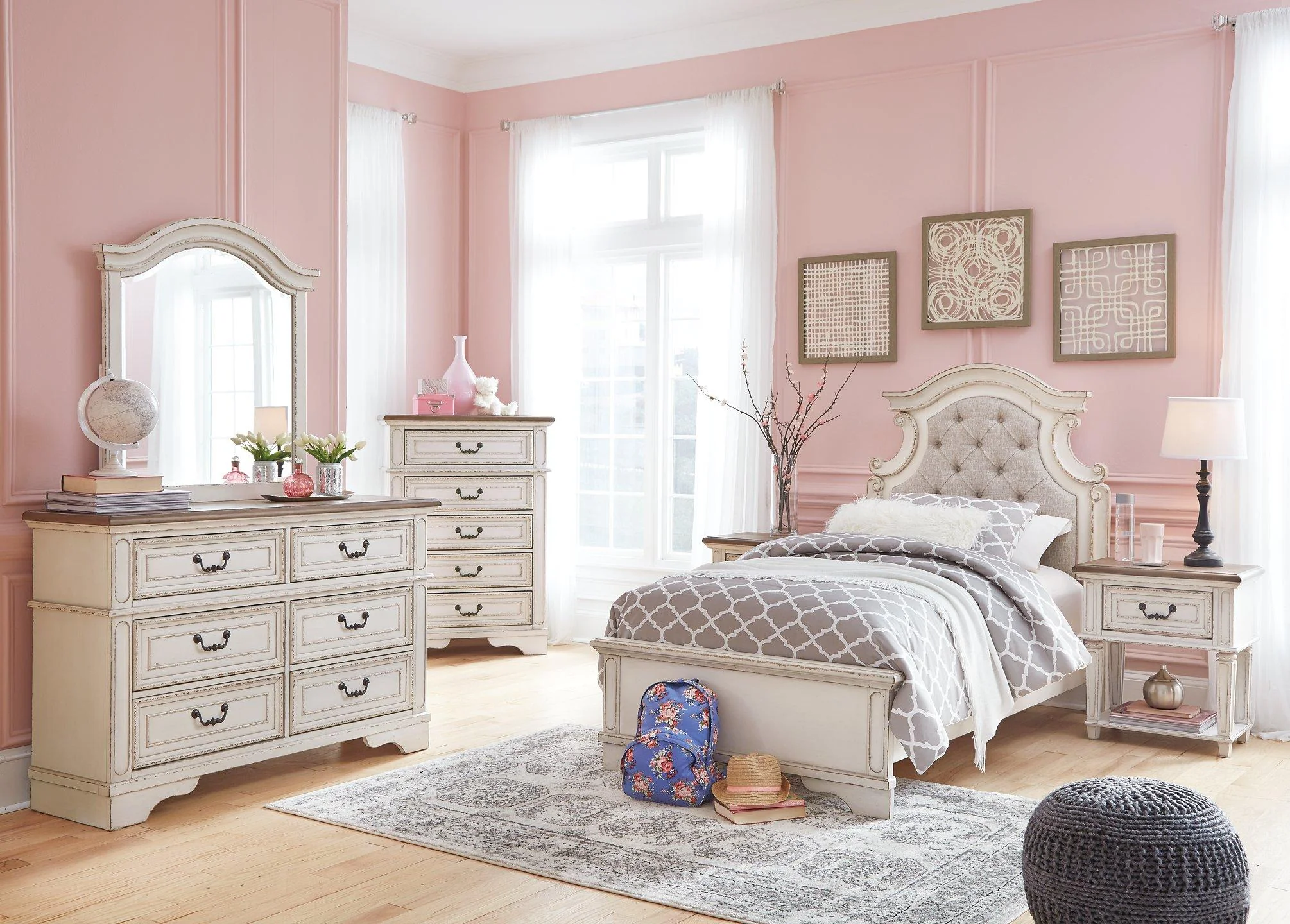 Realyn Chest of Drawers - Image 8