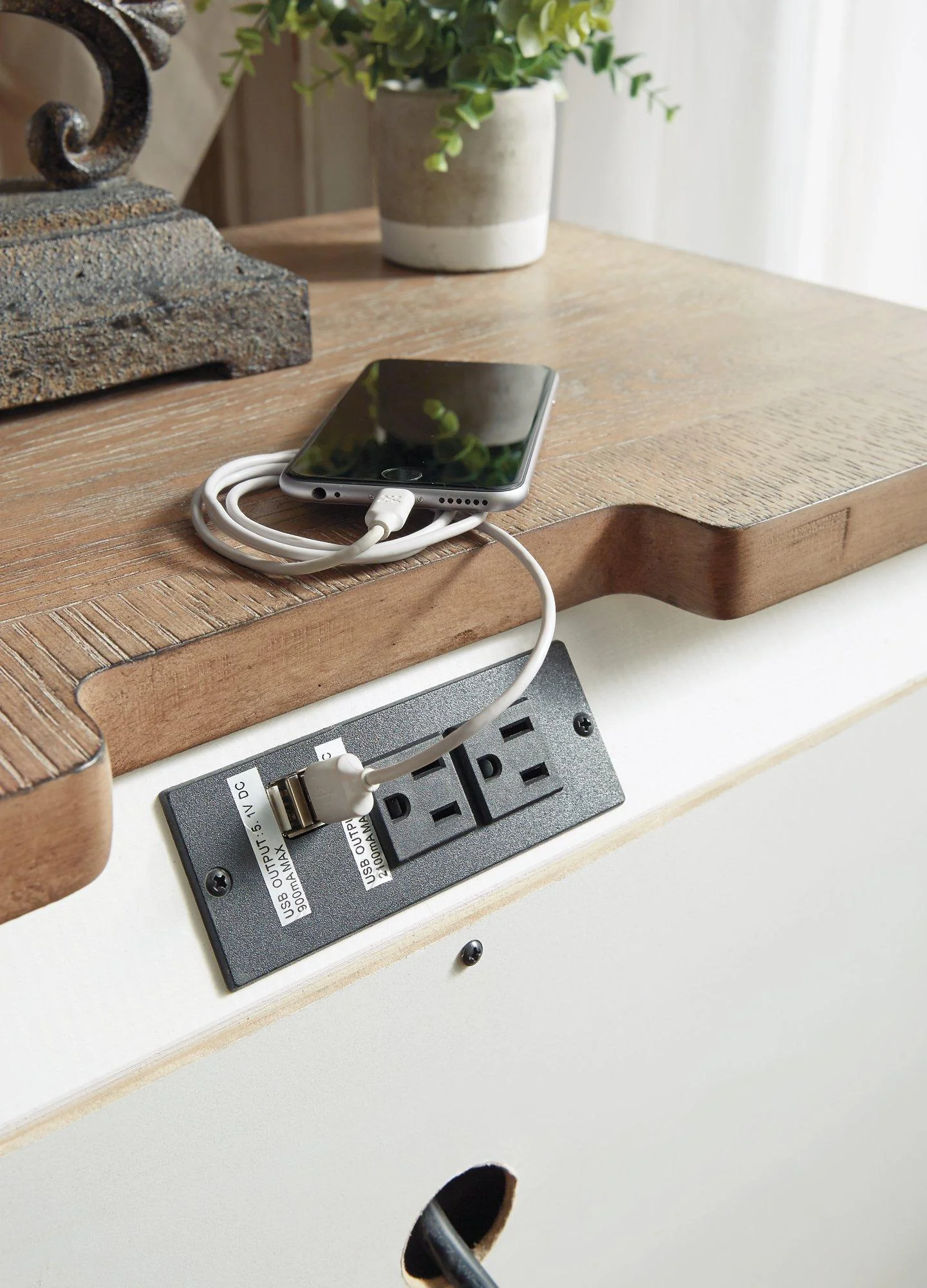 Realyn Nightstand - Image 21