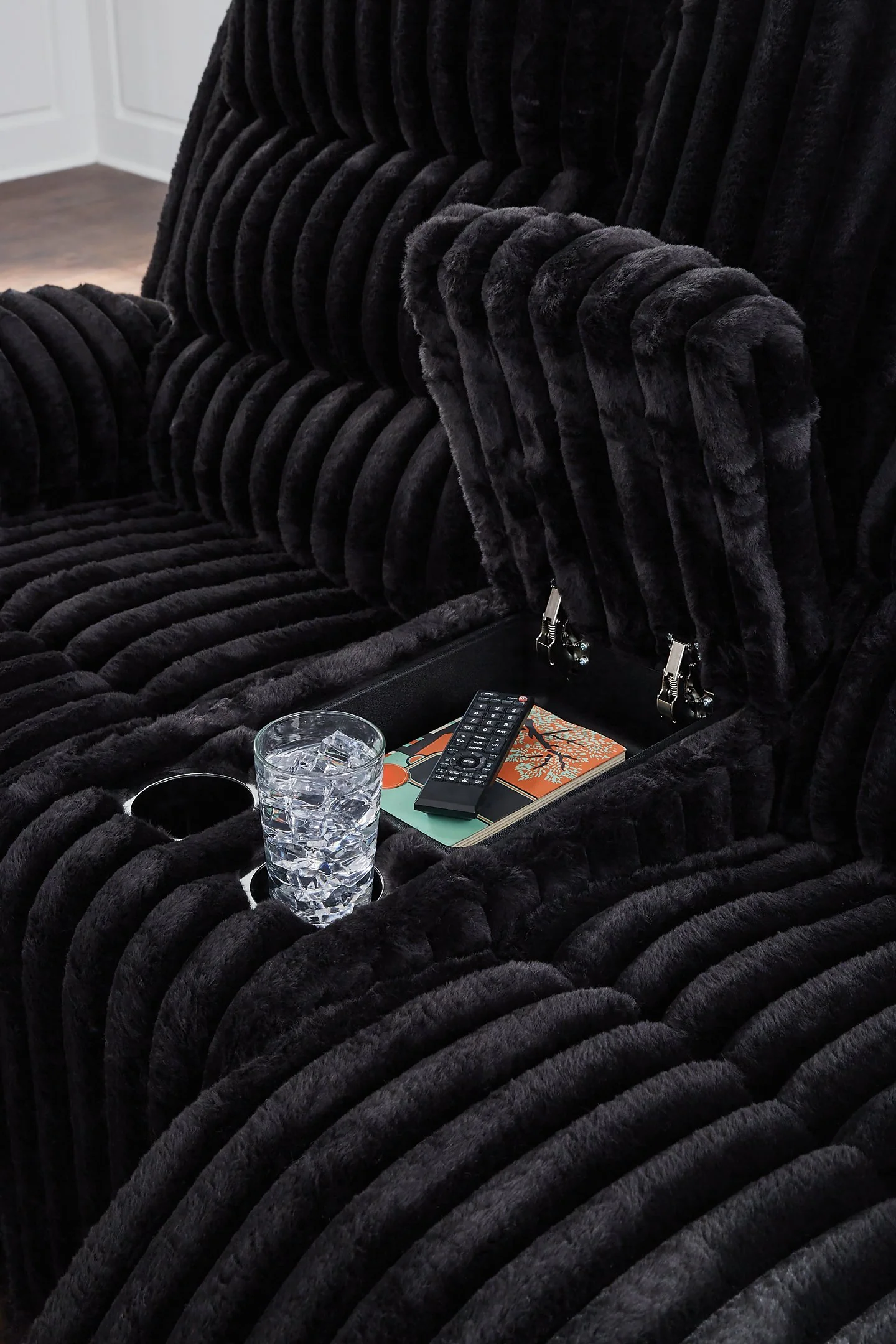 Rhine Falls Reclining Loveseat with Console - Image 7