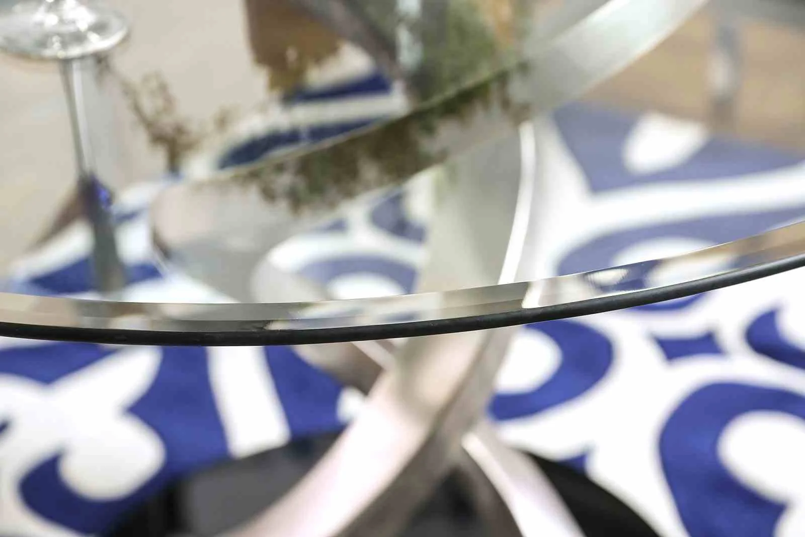 Roxo Round Dining Table - Image 3