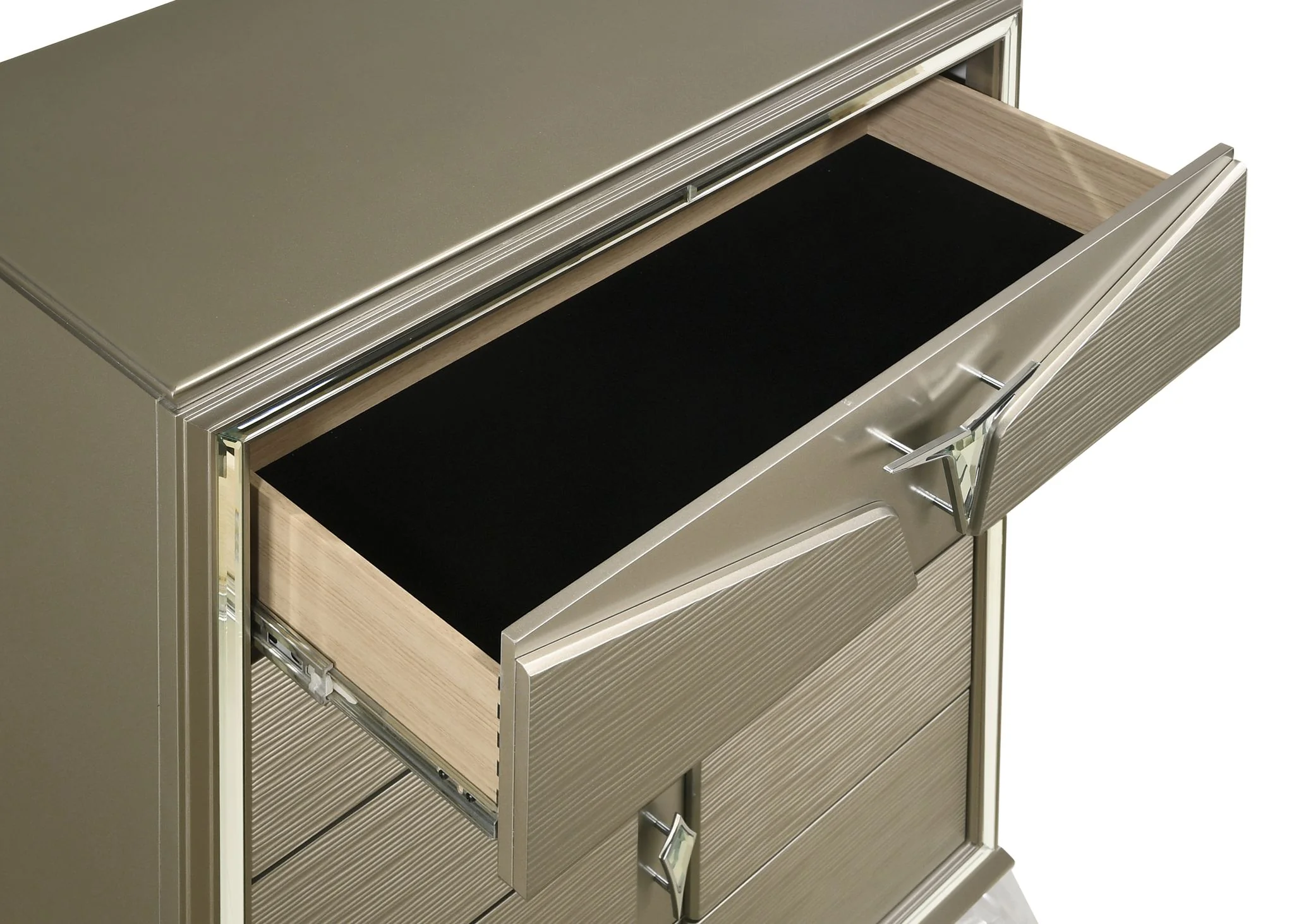 Samantha King 4 Pc Bedroom Set - Image 20