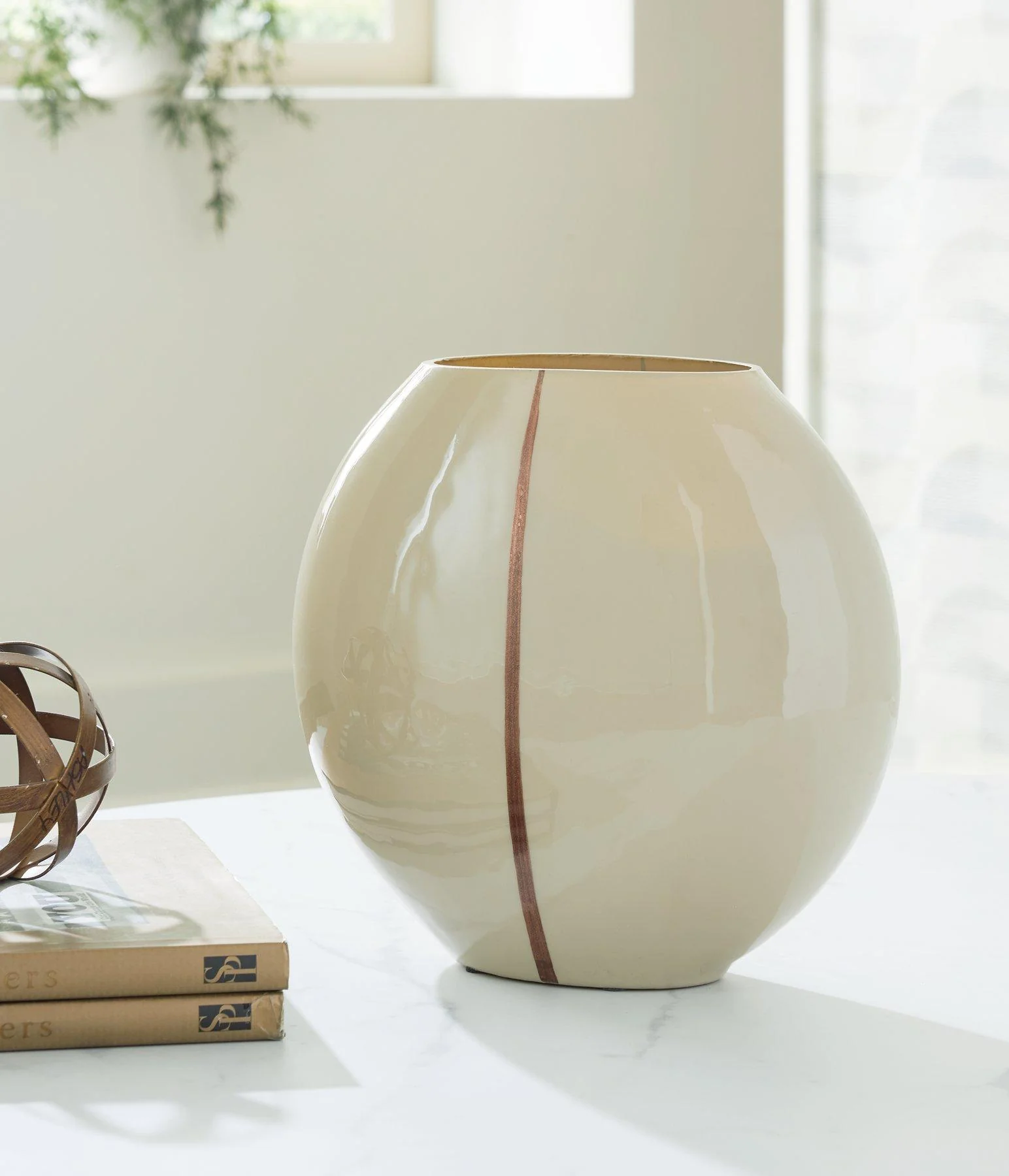 Sheabourne Vase - Image 2