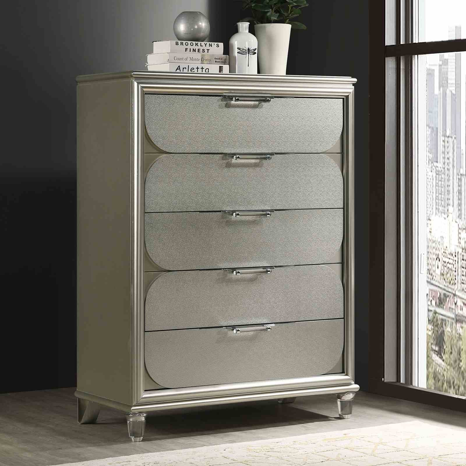 Sheridan 5 Pc. Queen Bedroom Set w/ Chest - Image 4