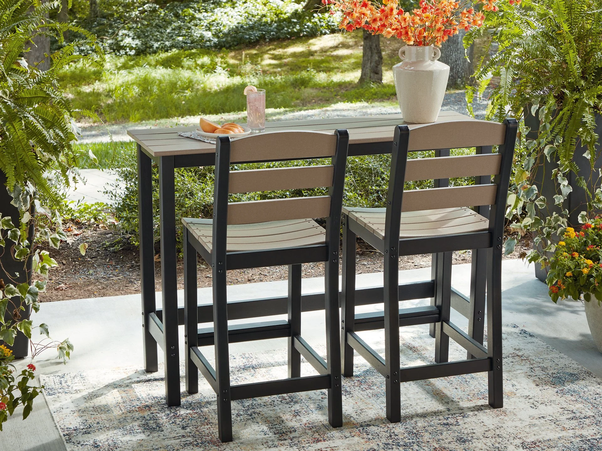 Shoreline Beach Outdoor Counter Table and 2 Barstools - Image 9