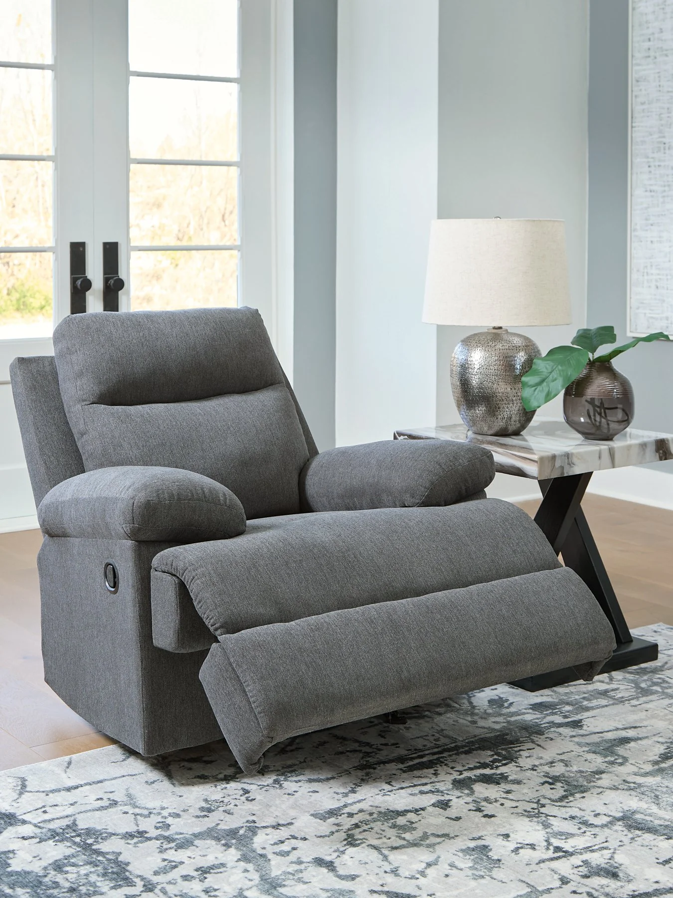 Side-Swipe Recliner - Image 8