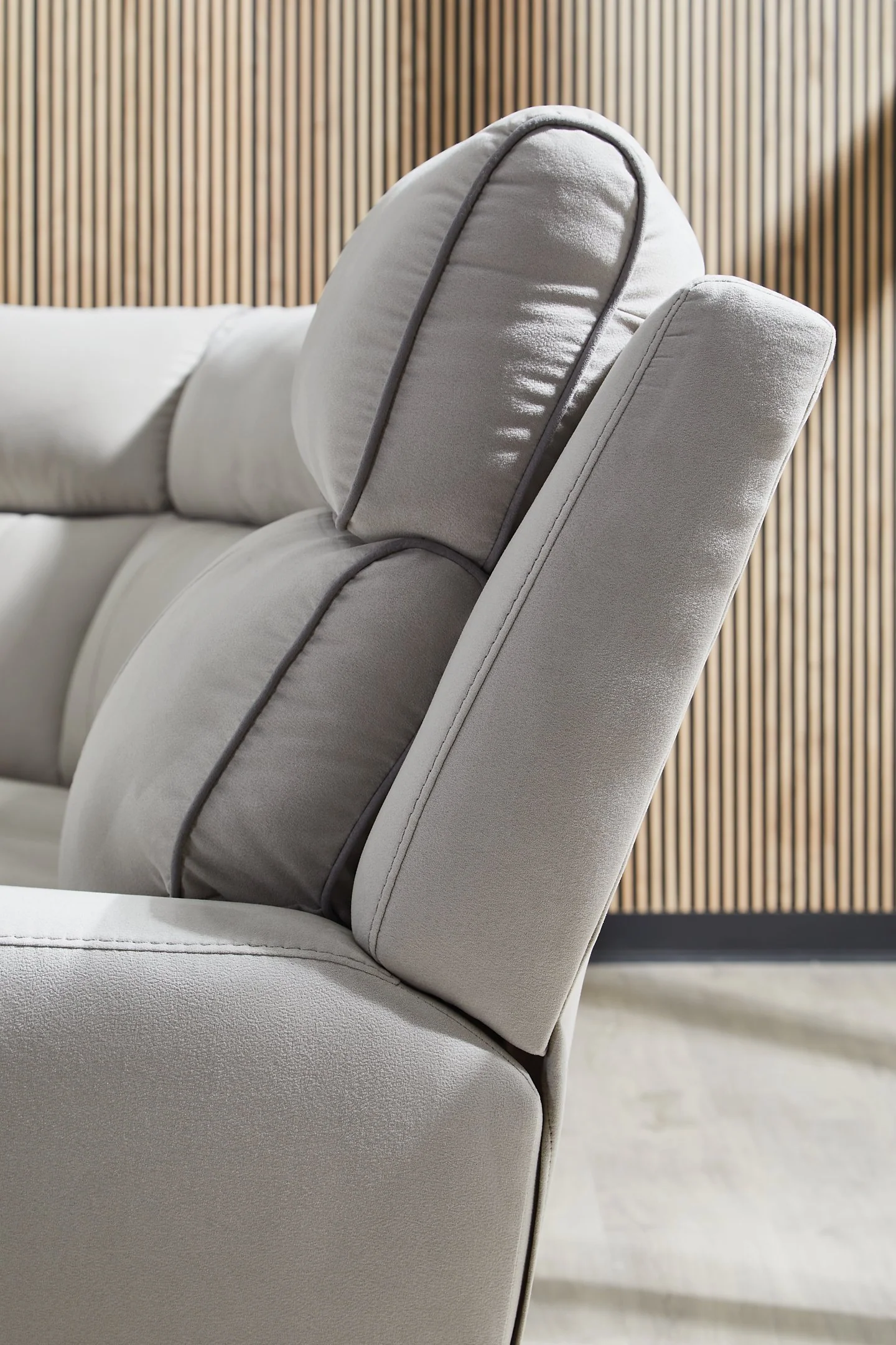 Social Pointe Reclining Sectional with Storage Console - Image 23