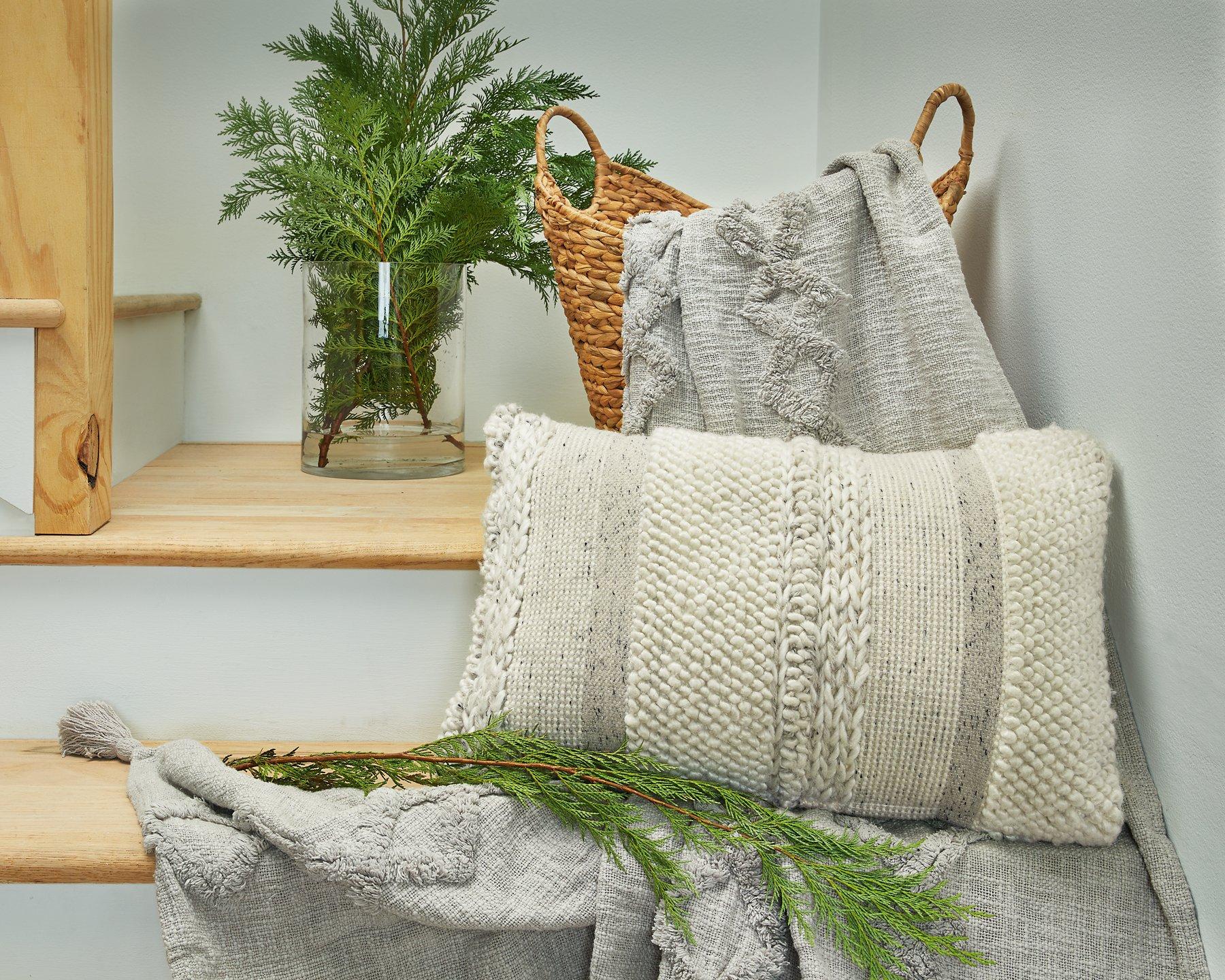 Standon Pillow - Image 2